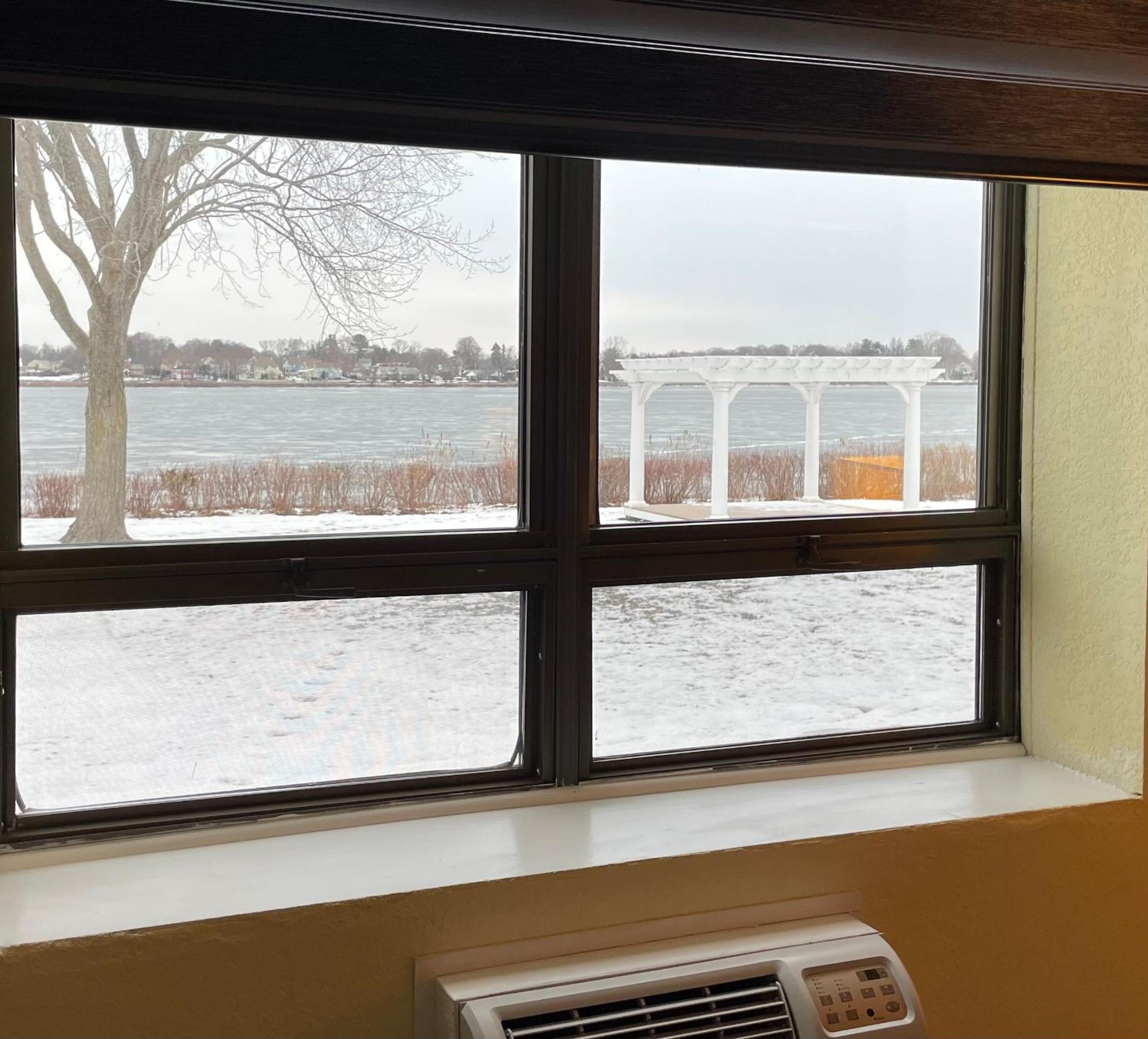 Double Room with Two Double Beds with Lake View - Photo 2