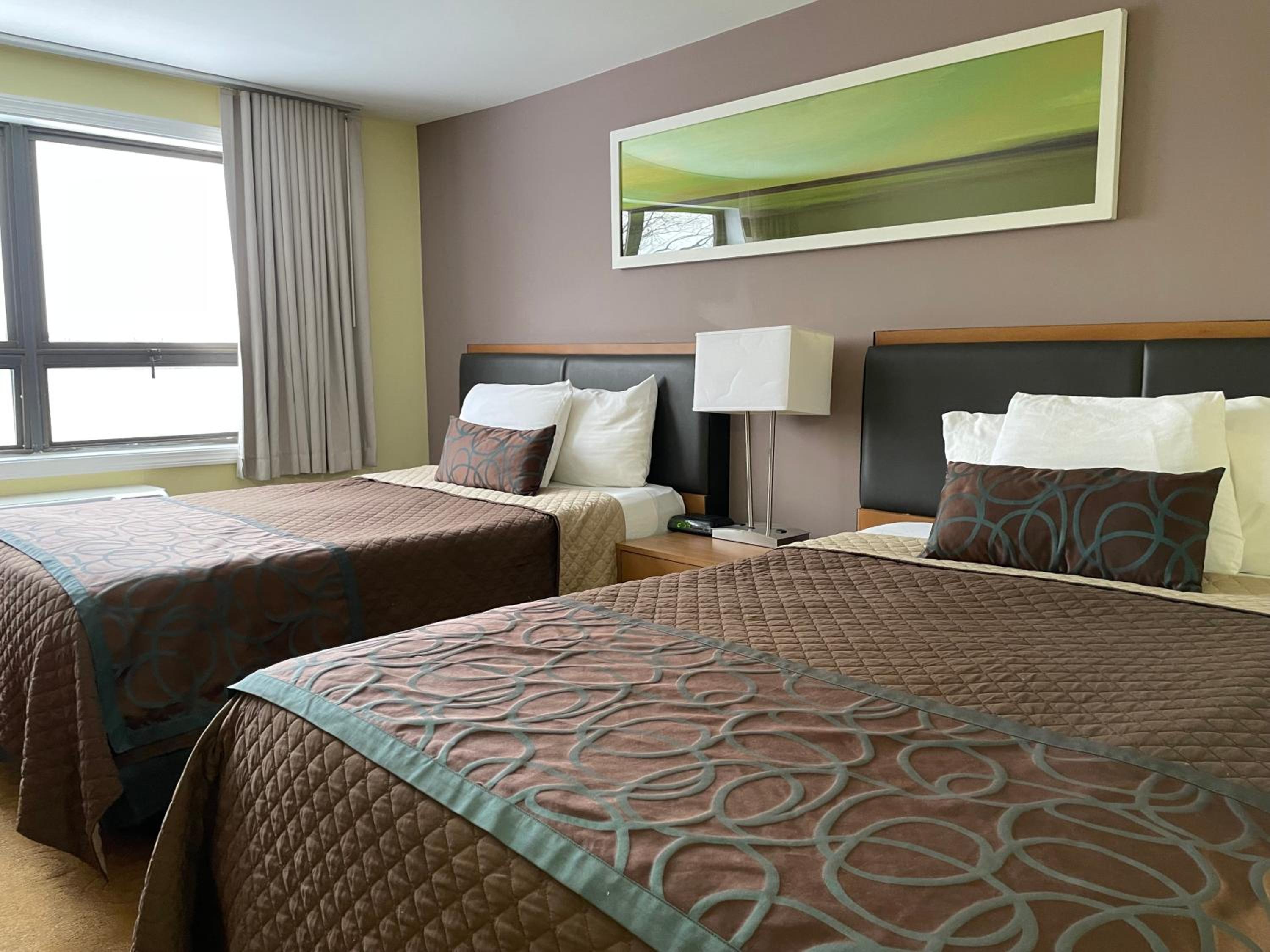 Double Room with Two Double Beds with Lake View - Photo 6