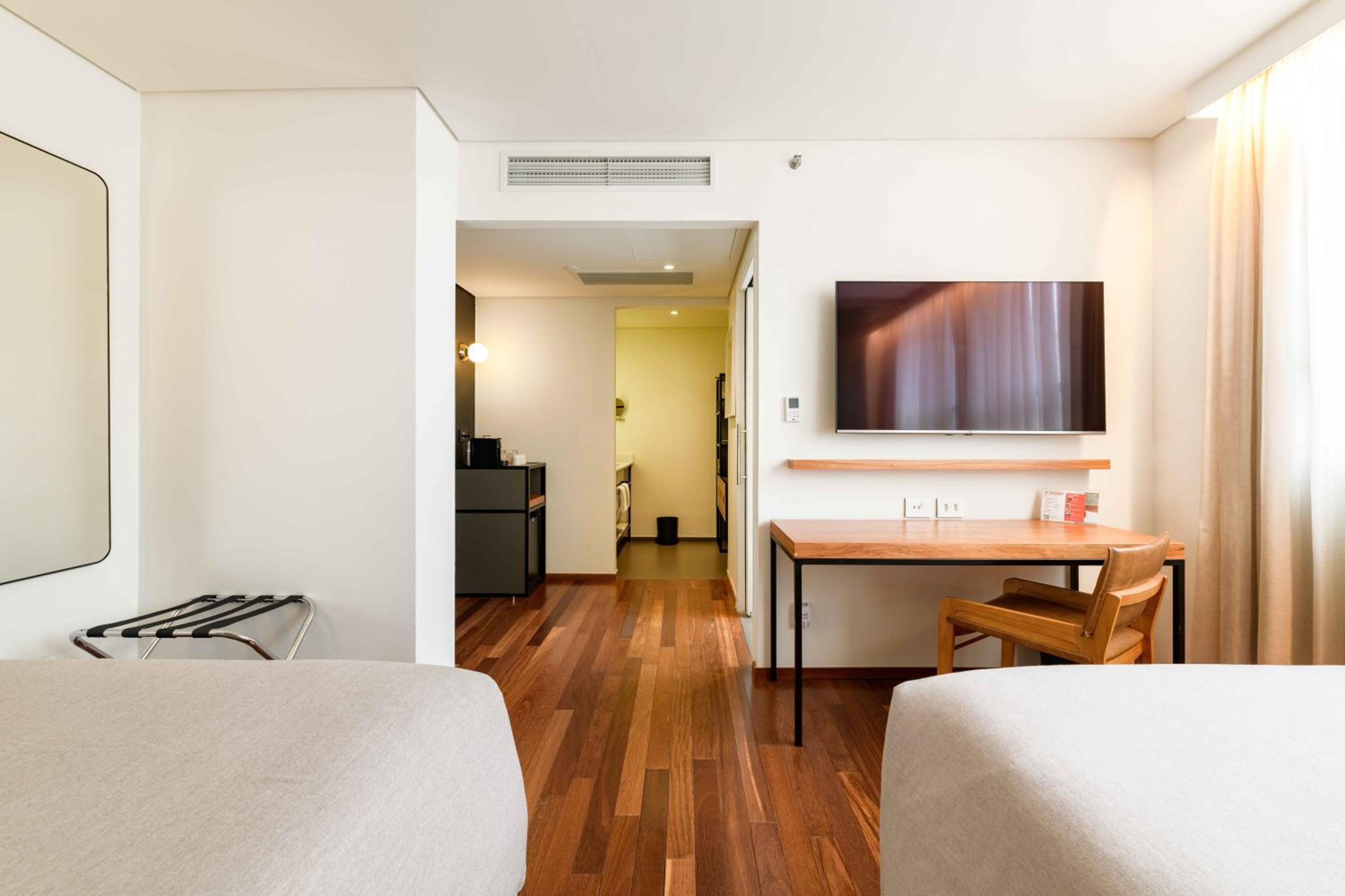Double Room with Two Double Beds - Photo 8