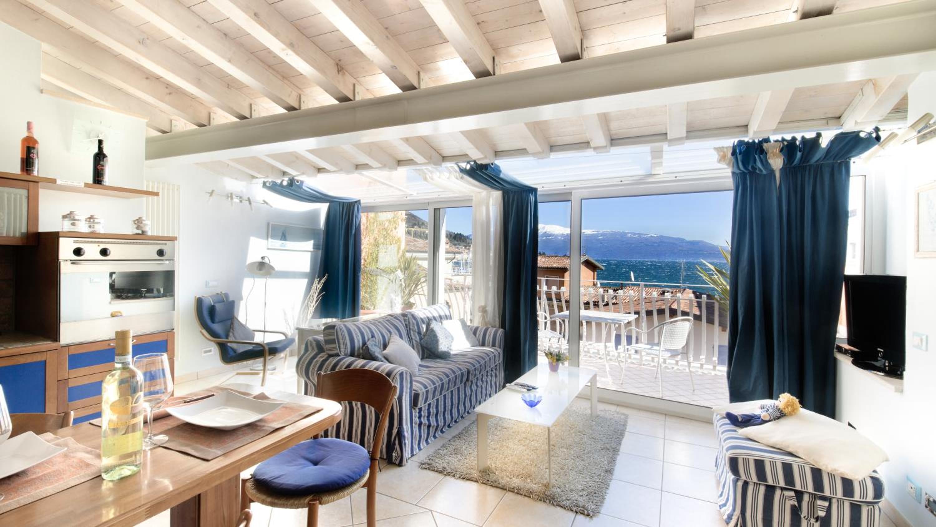 One-Bedroom Apartment with Lake view (2 Adults)