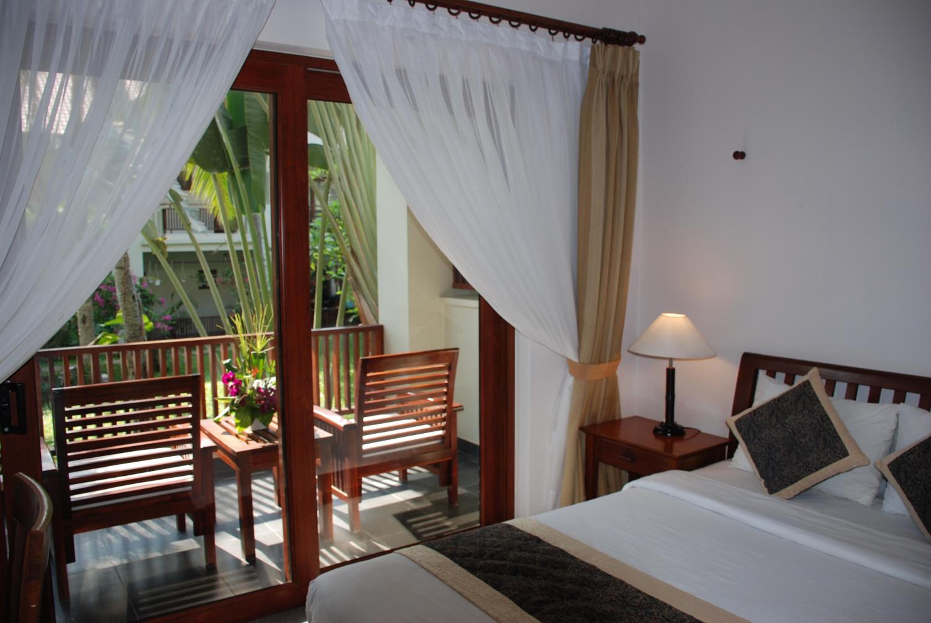 Deluxe Room with Garden View - Photo 3