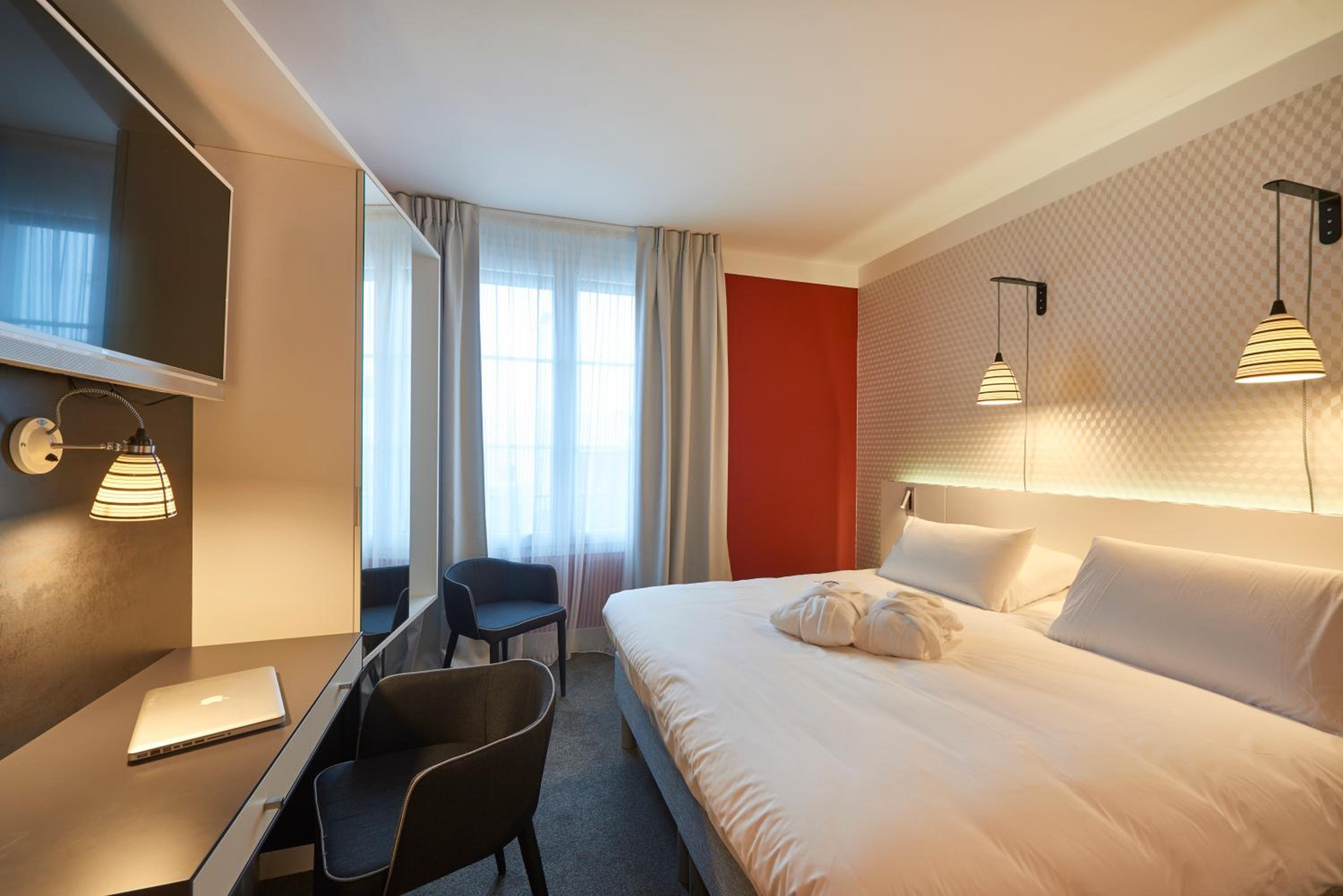 Junior Suite with One Double Bed and One Sofabed photo 3