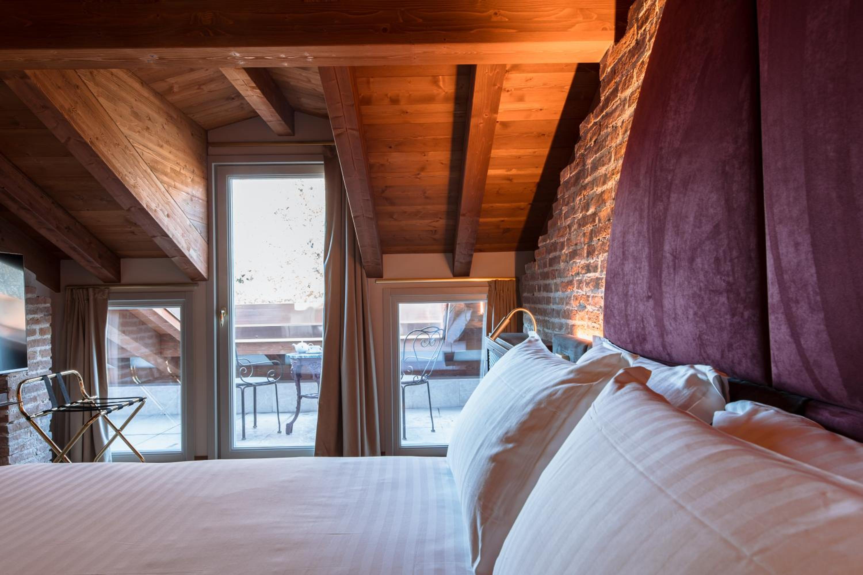 Suite with Lake View