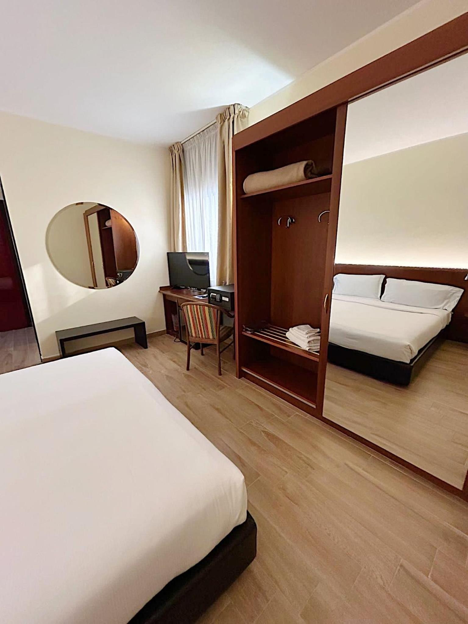 Double Room - Disability Access - Photo 1