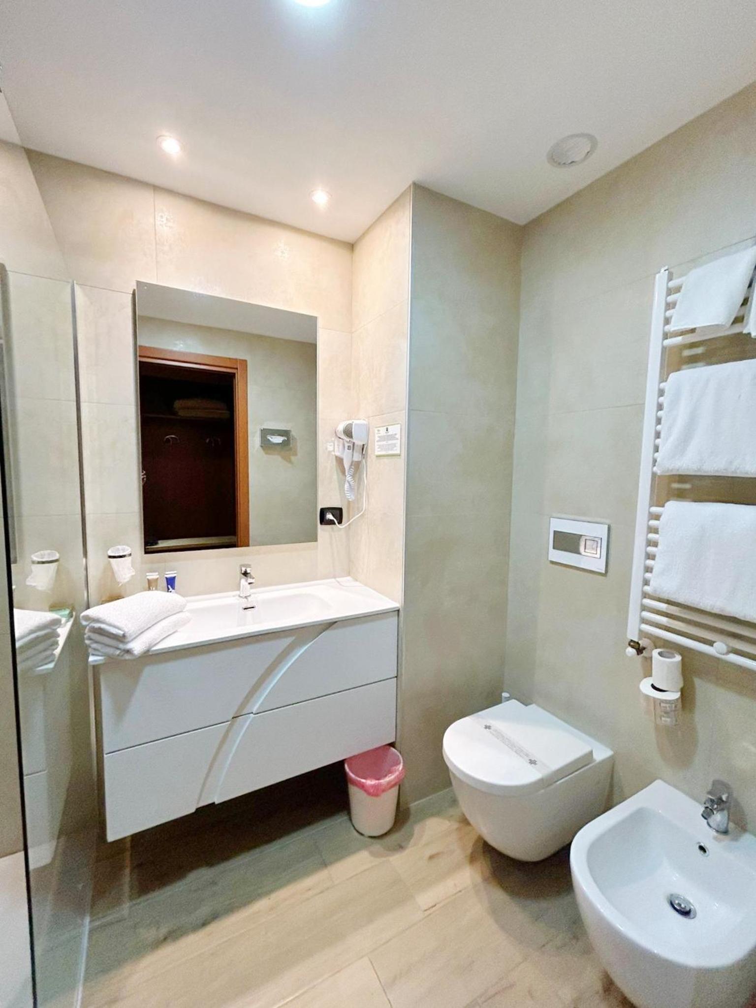 Twin Room - Photo 4