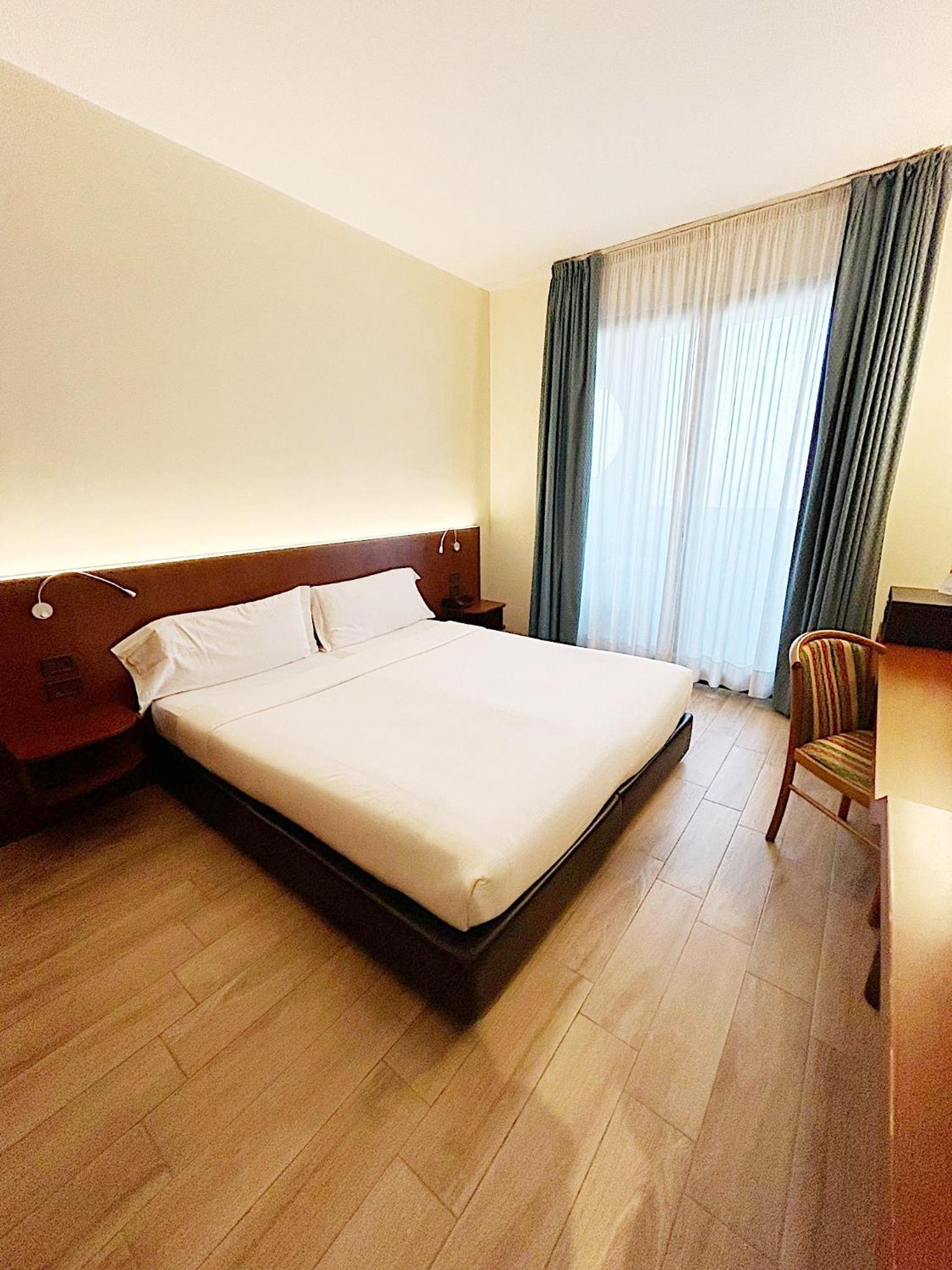 Double Room - Photo 7