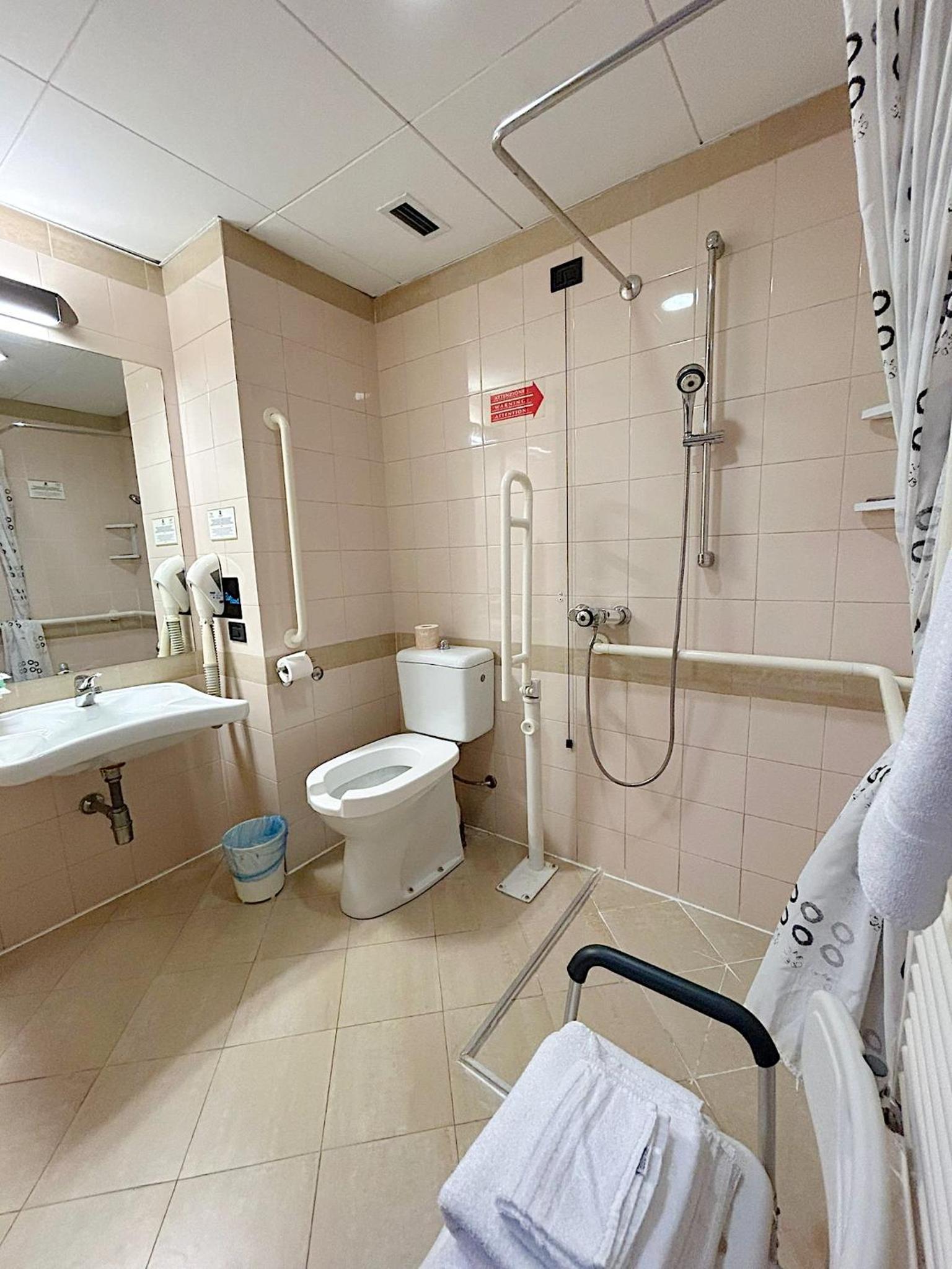 Double Room - Disability Access - Photo 4