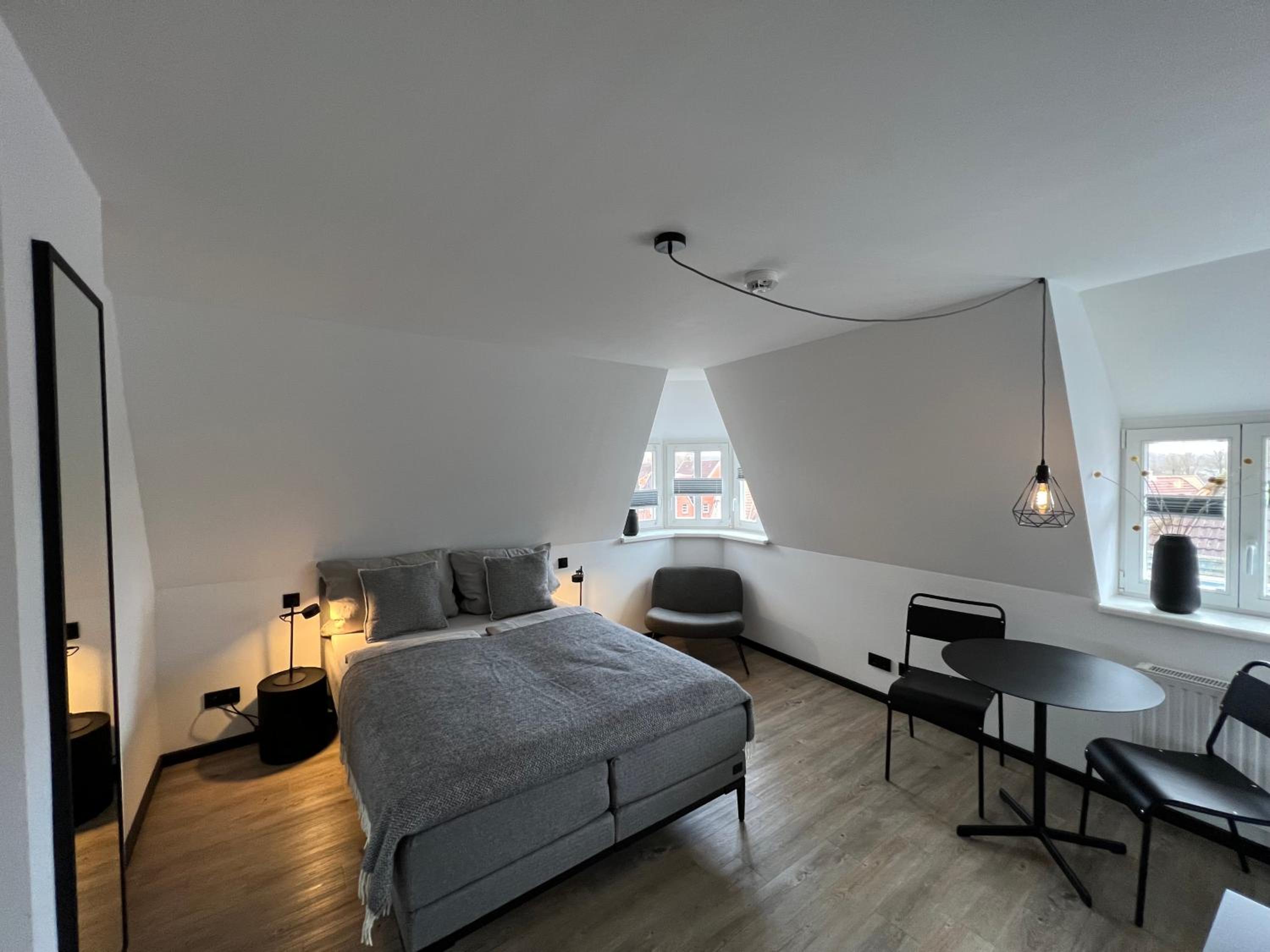 One-Bedroom Apartment photo 1