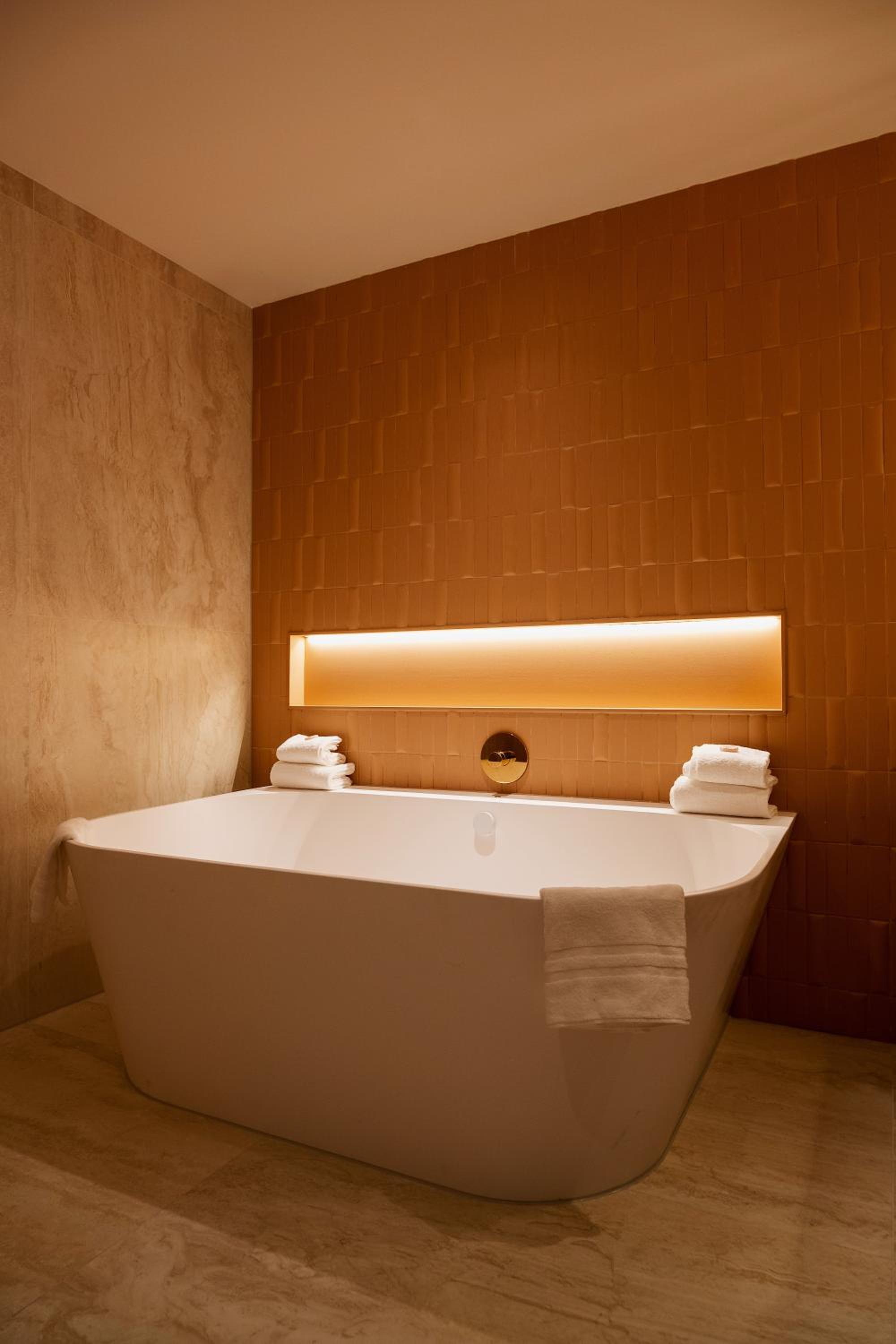 Deluxe Double Room with Bath photo 3