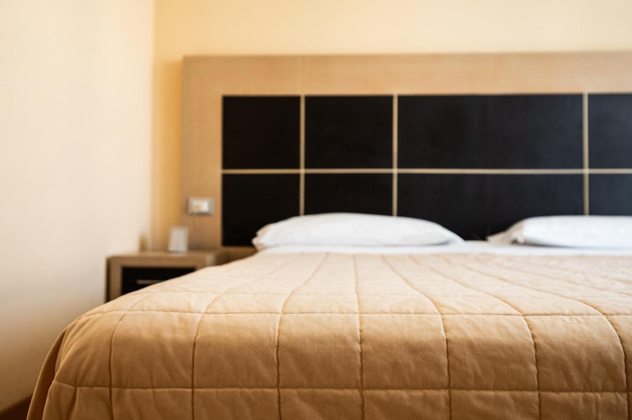 Superior Double or Twin Room - Photo 5