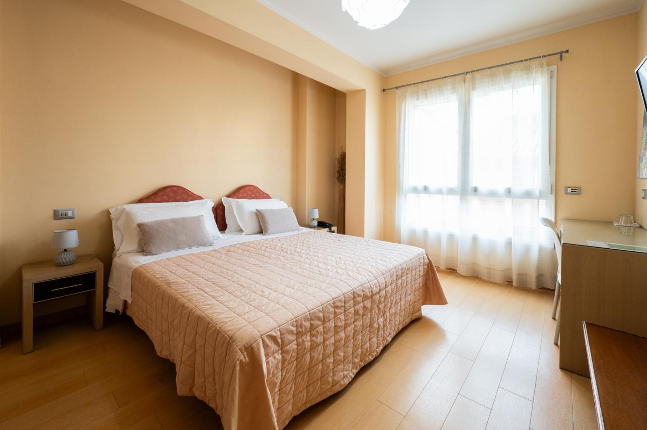 Superior Double or Twin Room - Photo 7