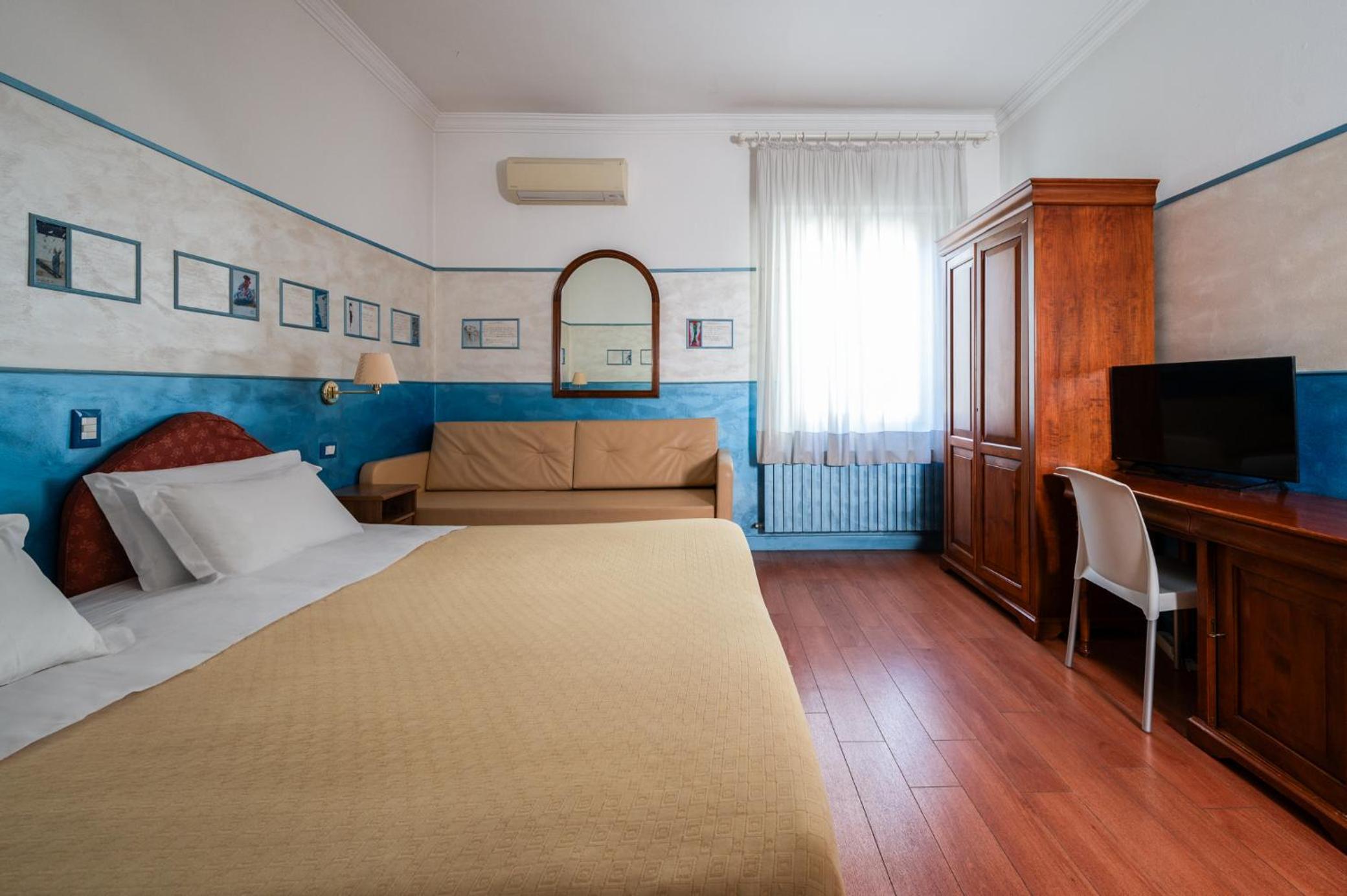 Classic Double or Twin Room - Photo 31