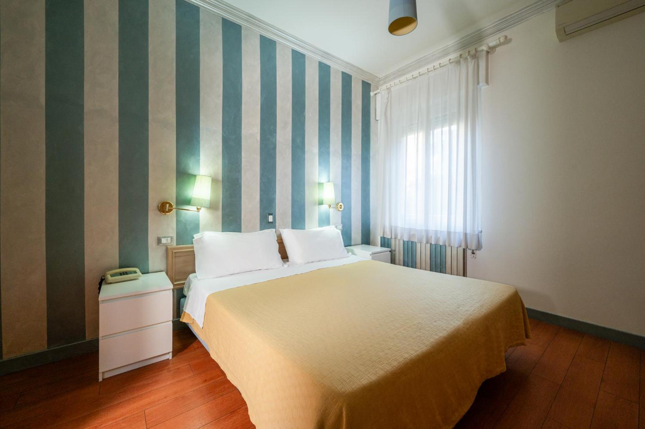 Classic Double or Twin Room - Photo 33