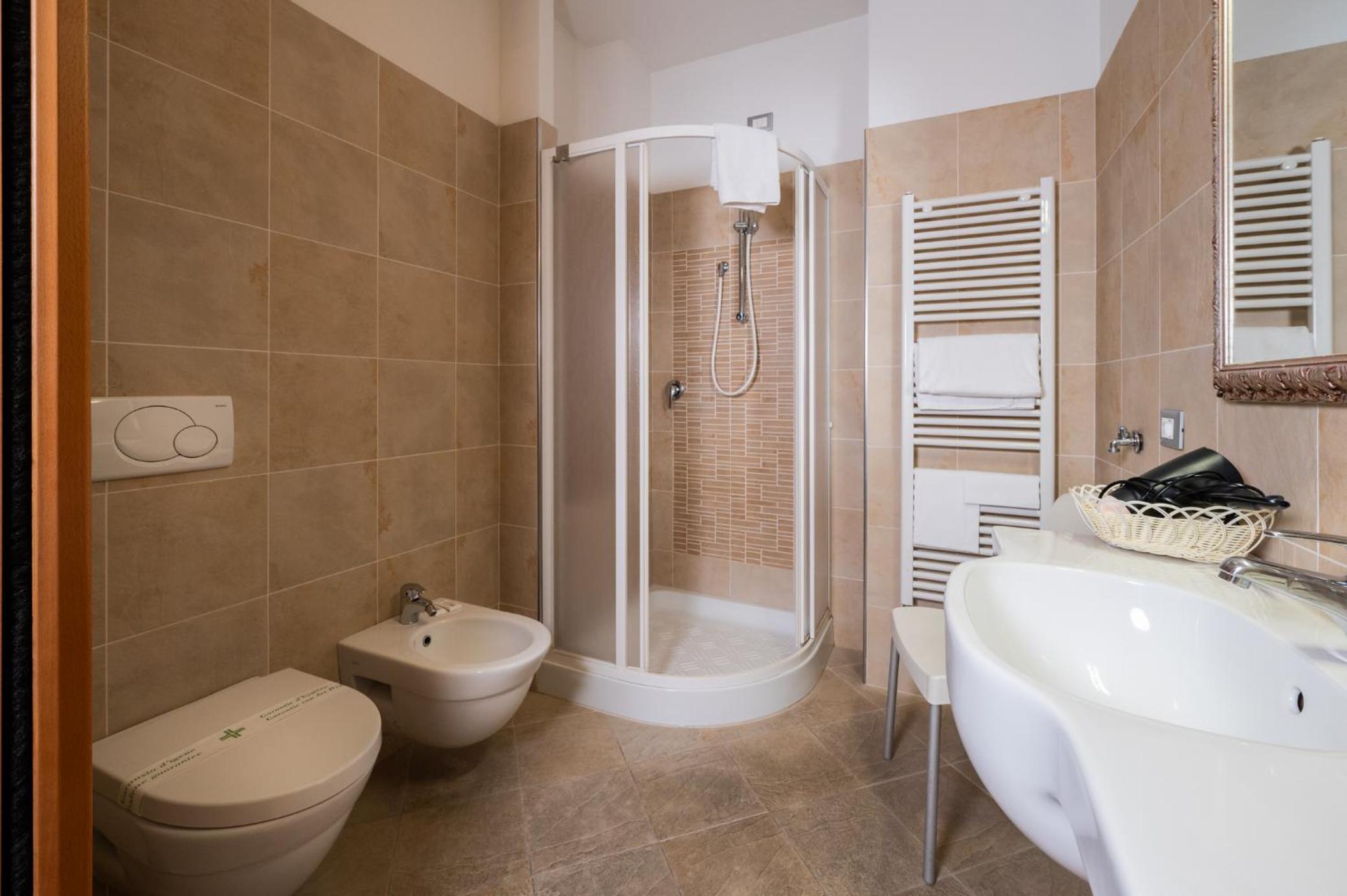 Superior Double or Twin Room - Photo 8