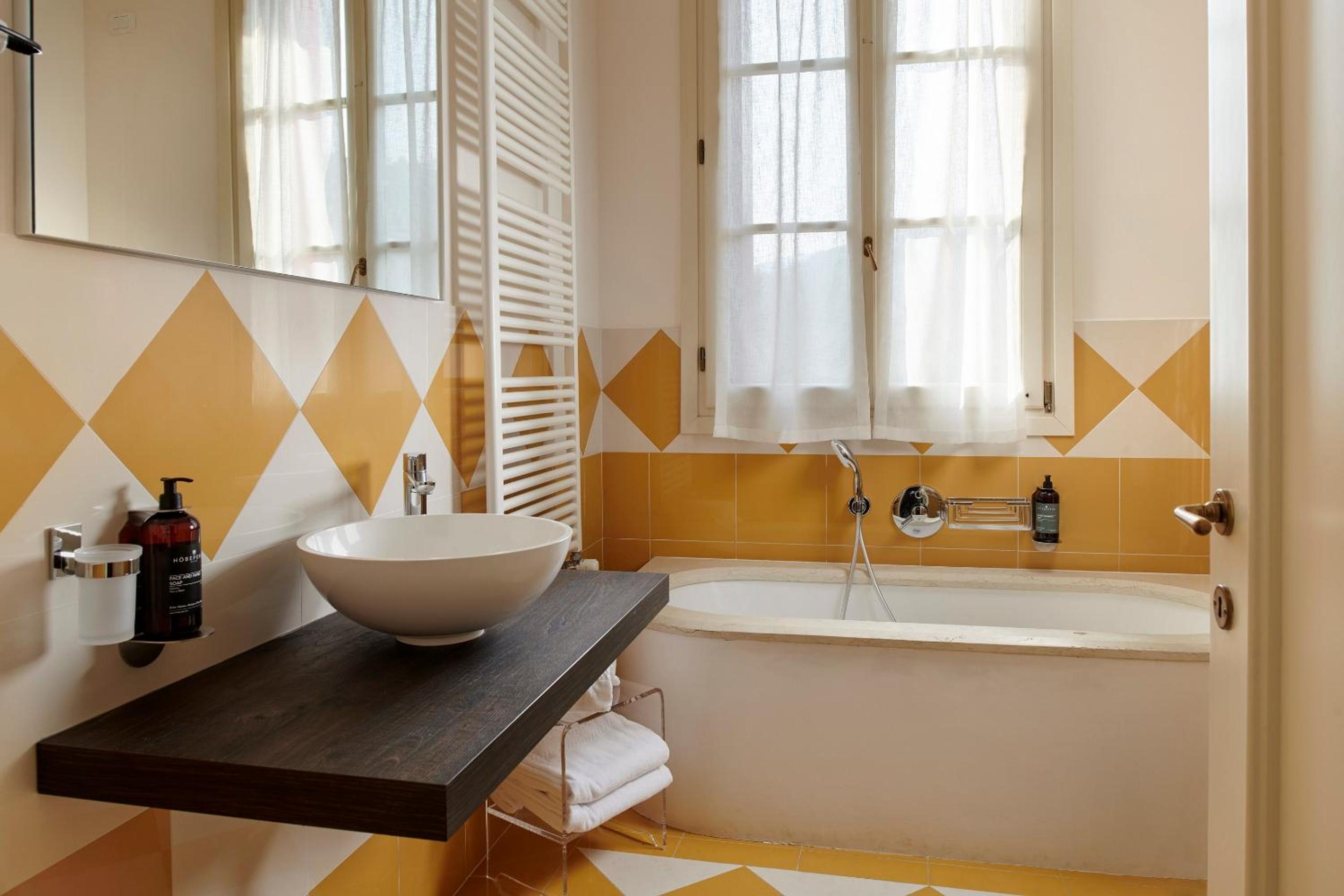 Deluxe Double or Twin Room - Photo 2