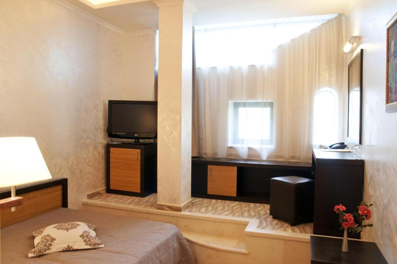 Double Room - Photo 16