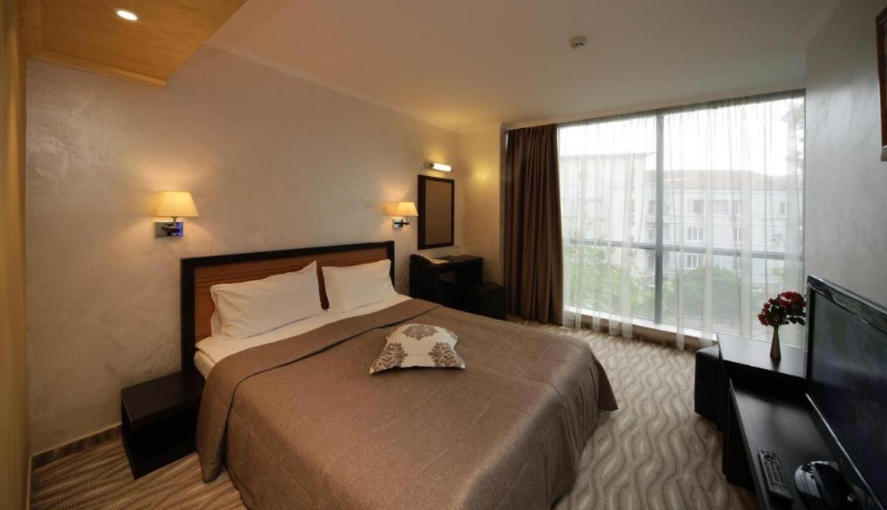 Double Room - Photo 17