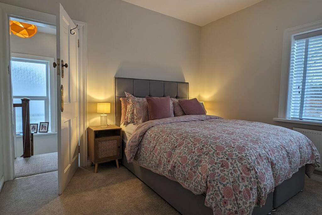Three-Bedroom House photo 2