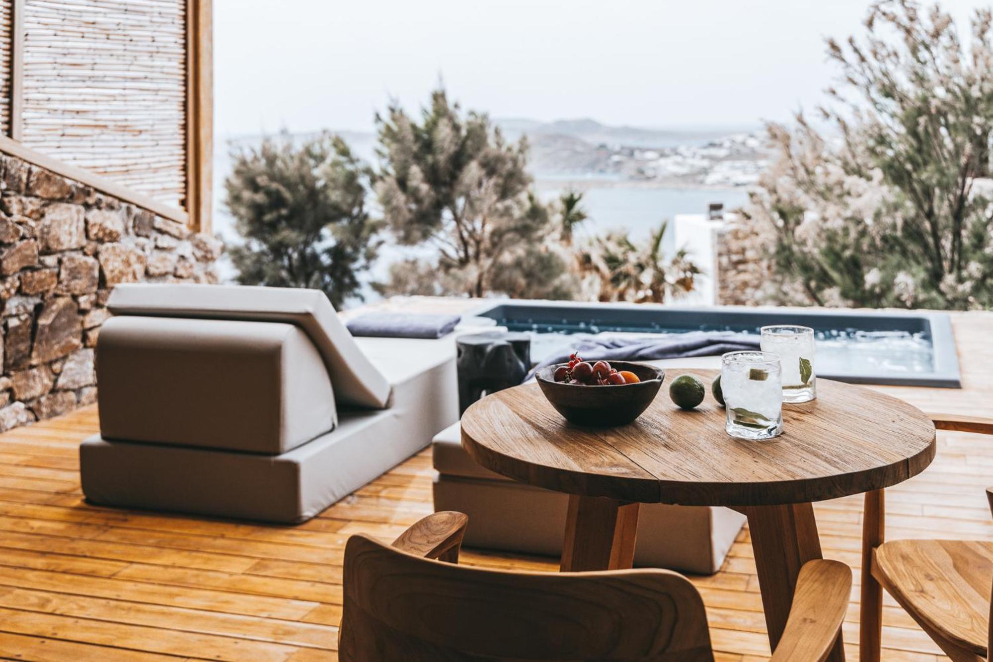 Silver Suite with Private Jacuzzi & Sea View