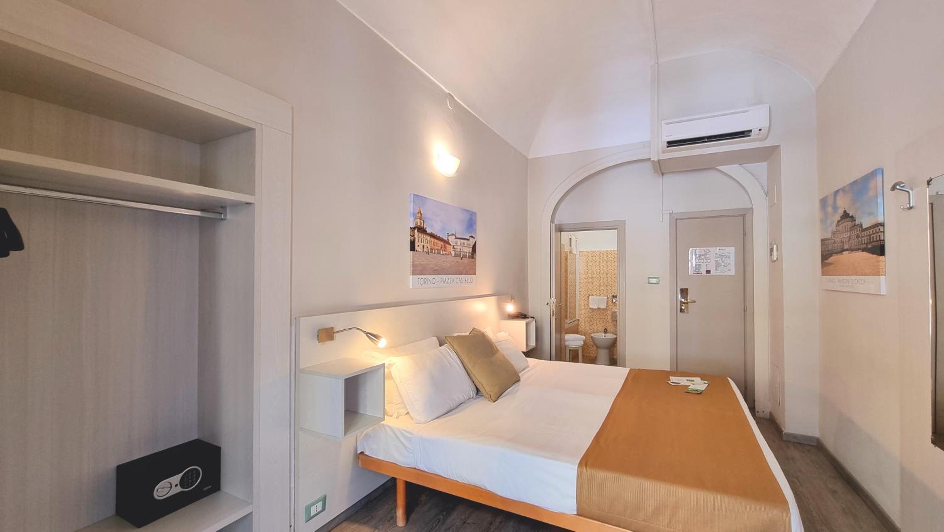 Double Room - Photo 5