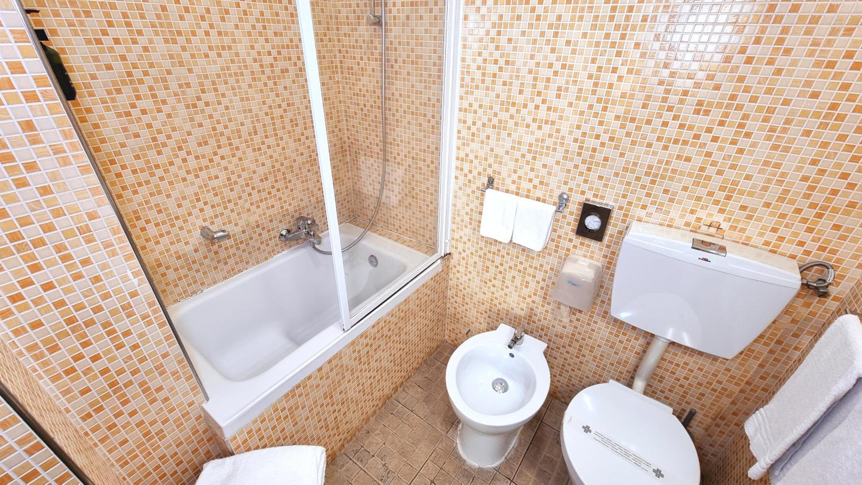 Double Room - Photo 10