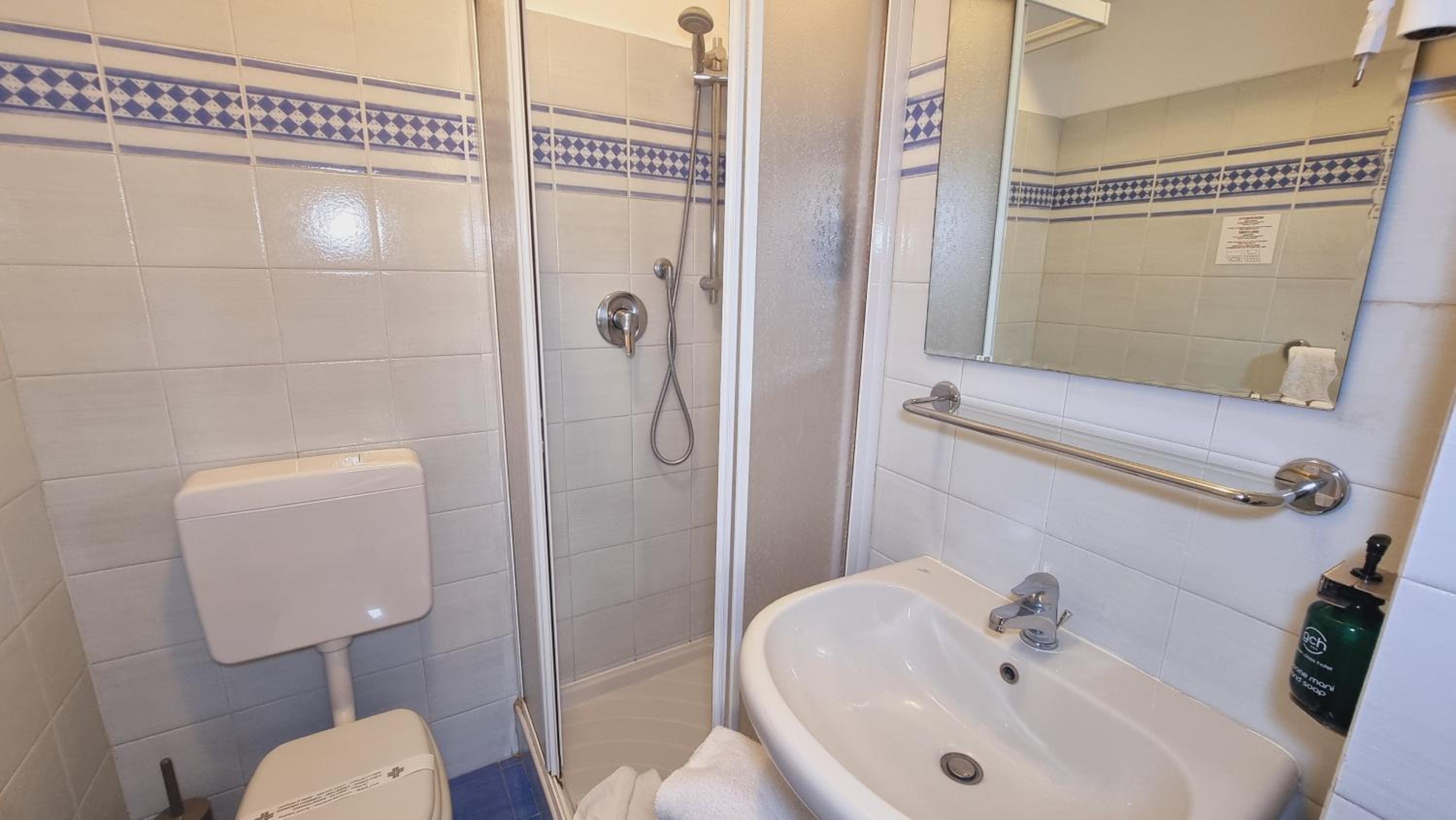 Double Room - Photo 6