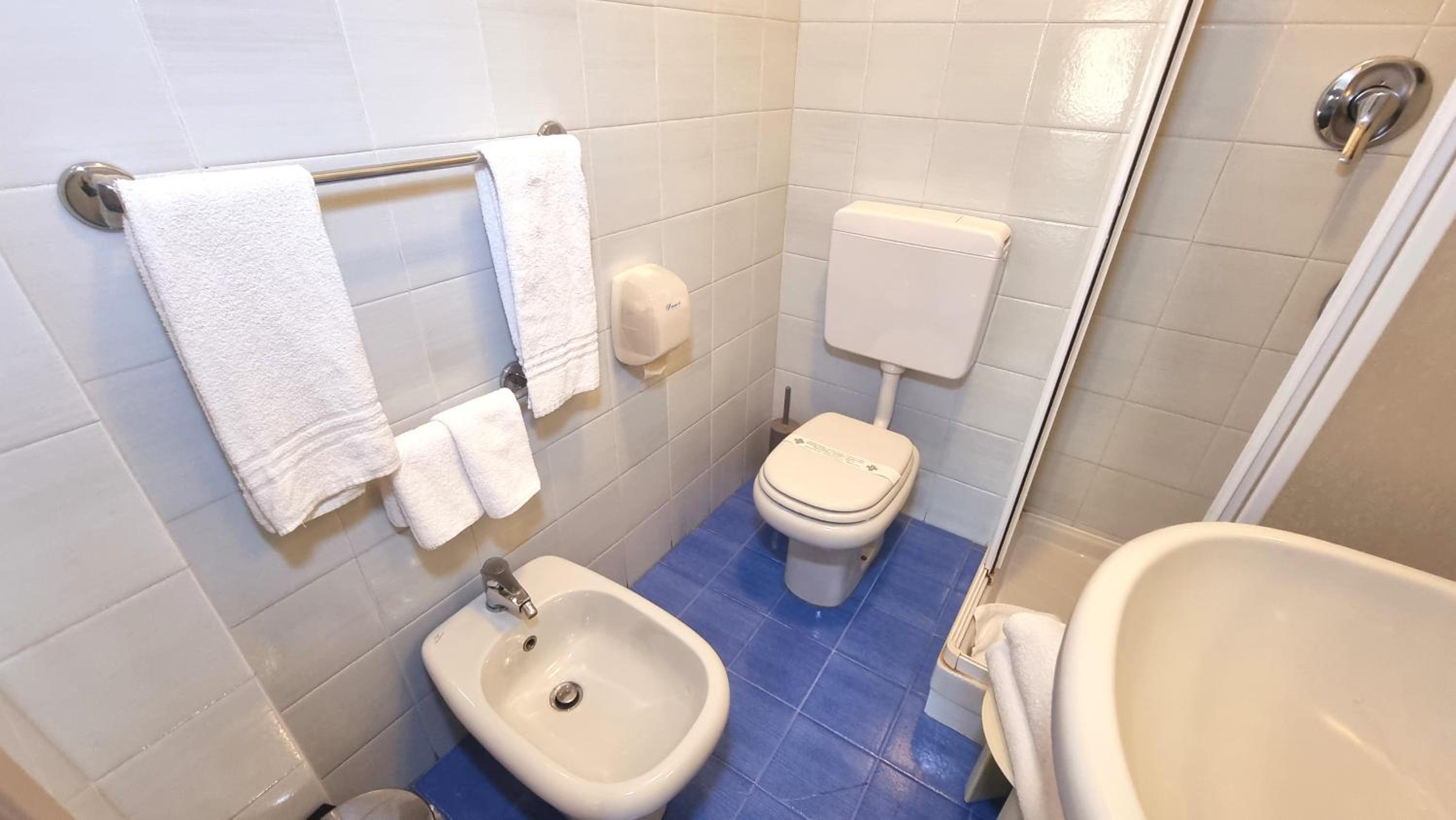 Double Room - Photo 3