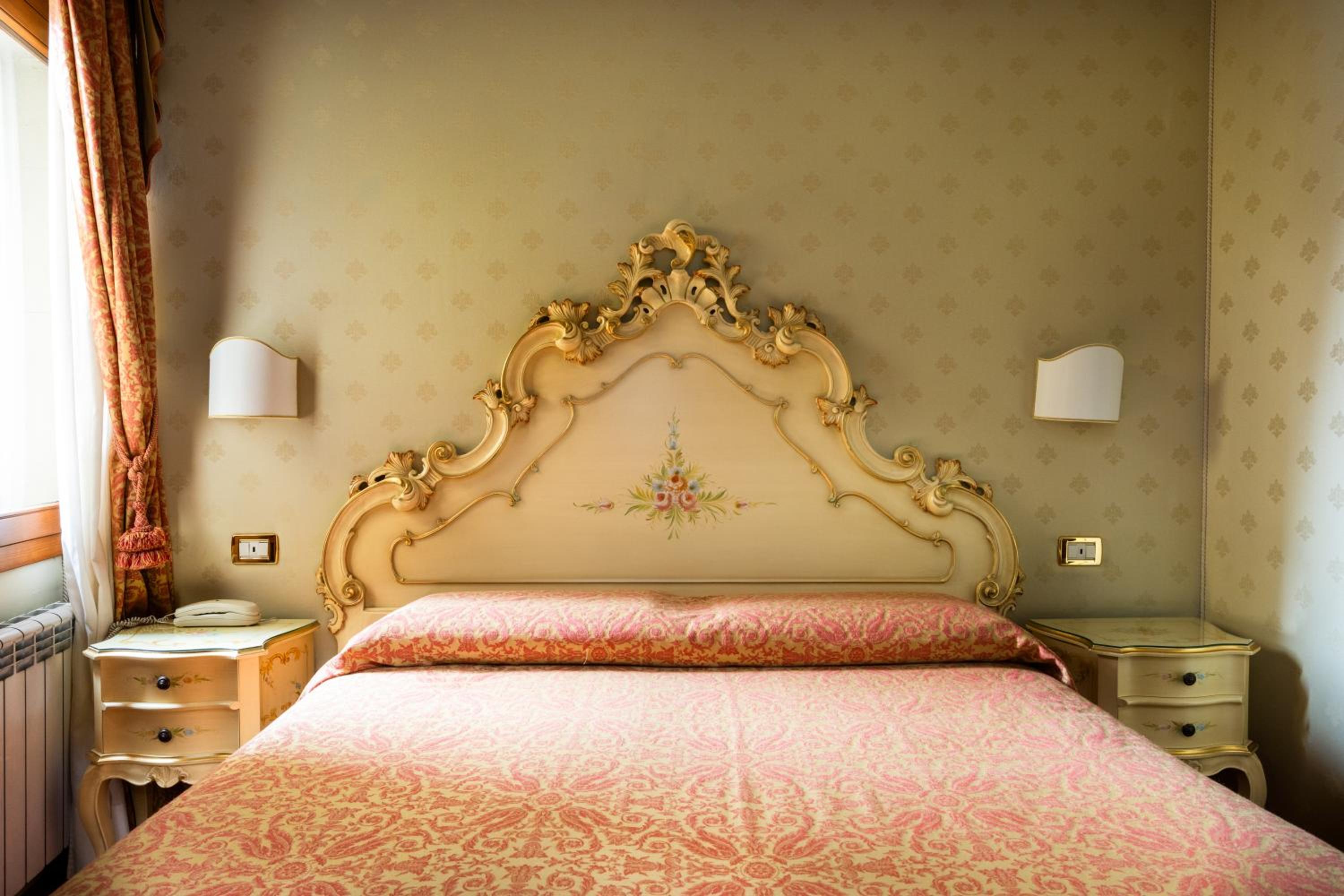 Classic Double Room with Square View photo 1