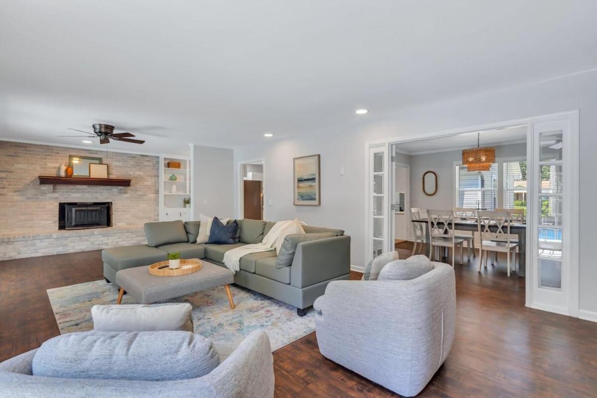 Family Room photo 2