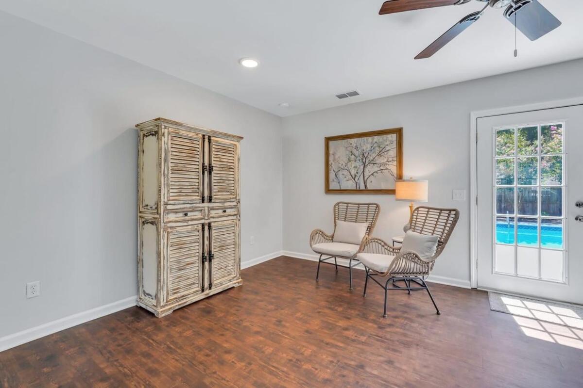 Family Room photo 3