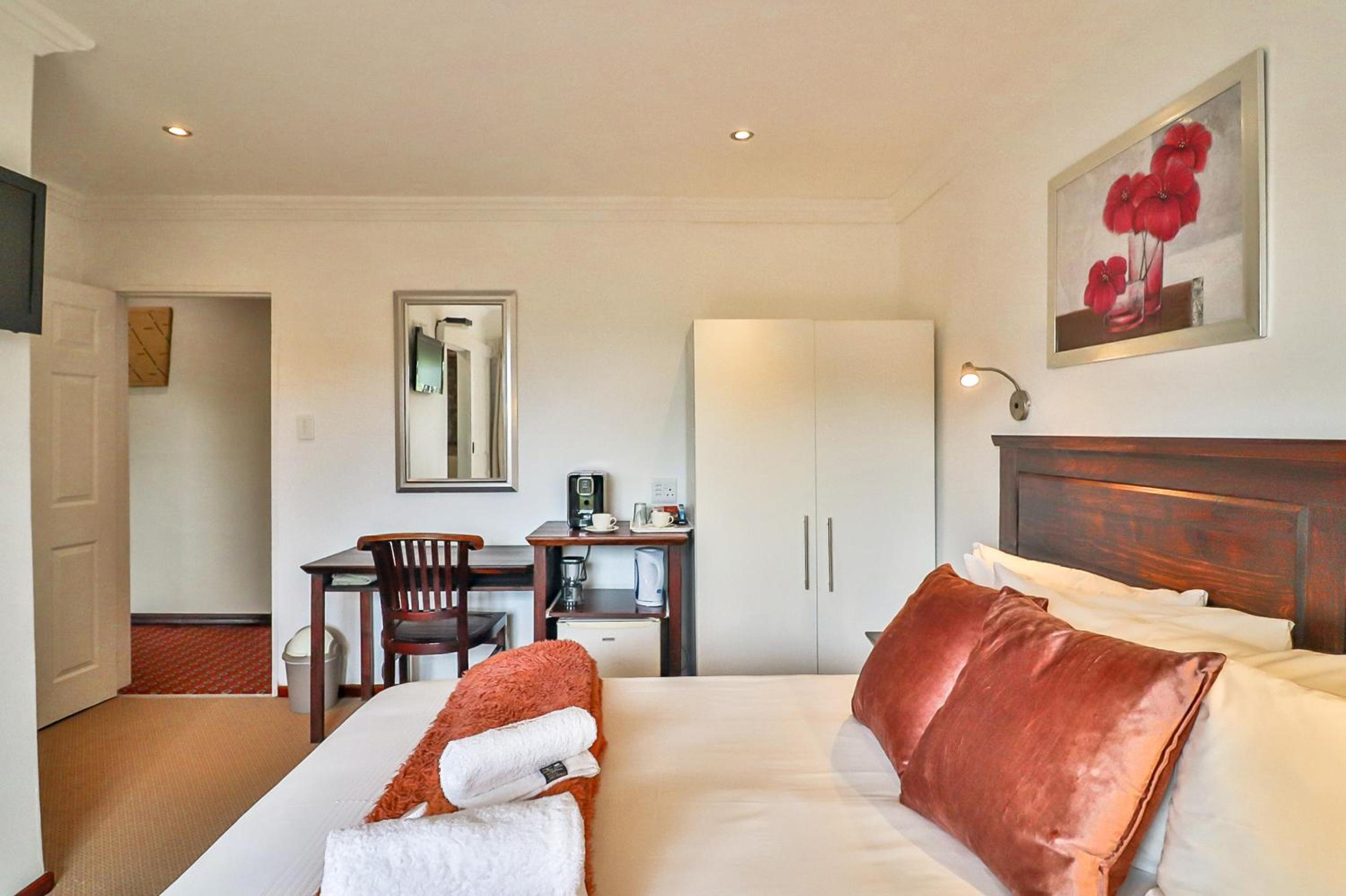 Standard Double or Twin Room - Photo 3