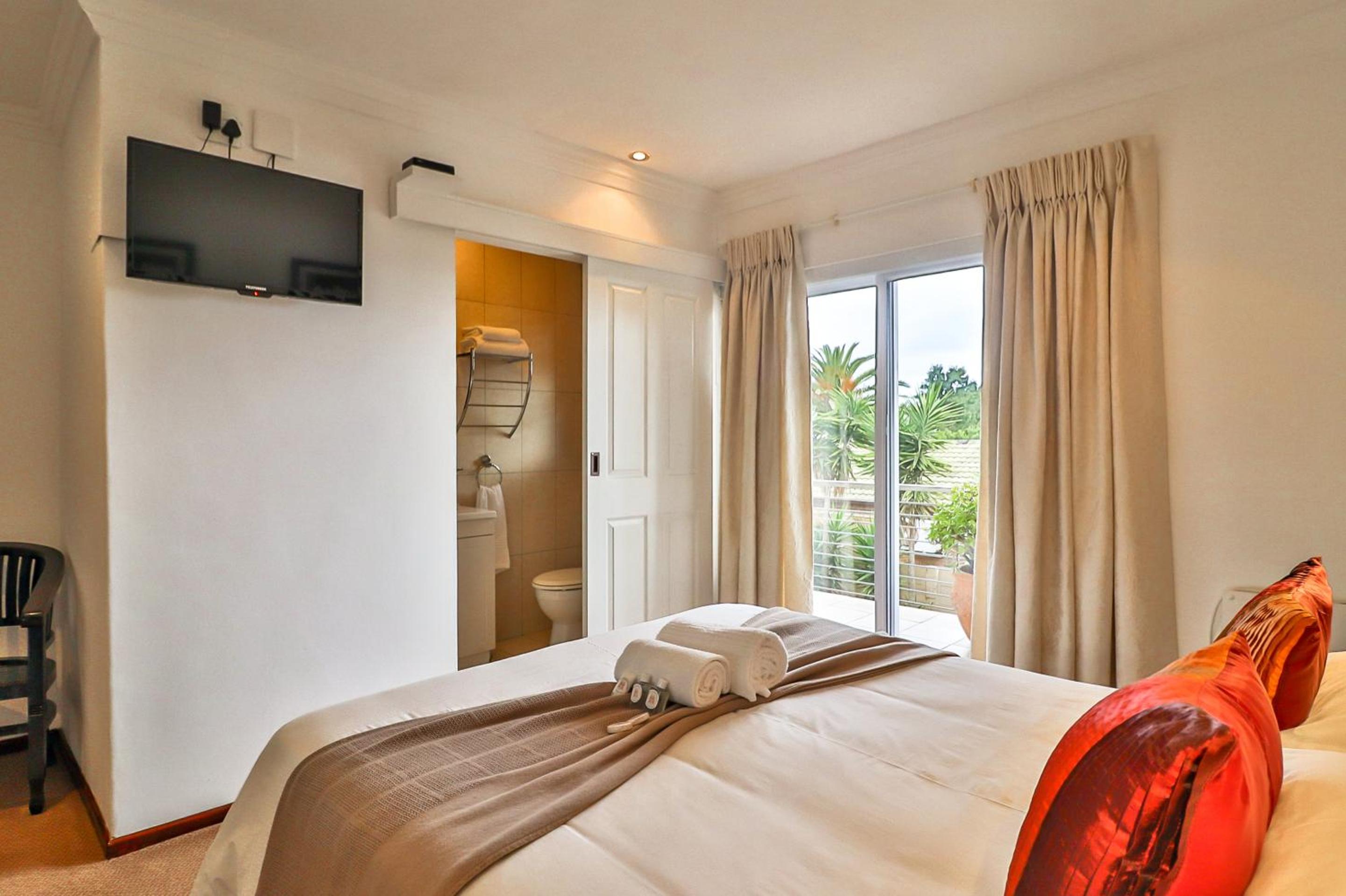 Standard Double or Twin Room - Photo 2