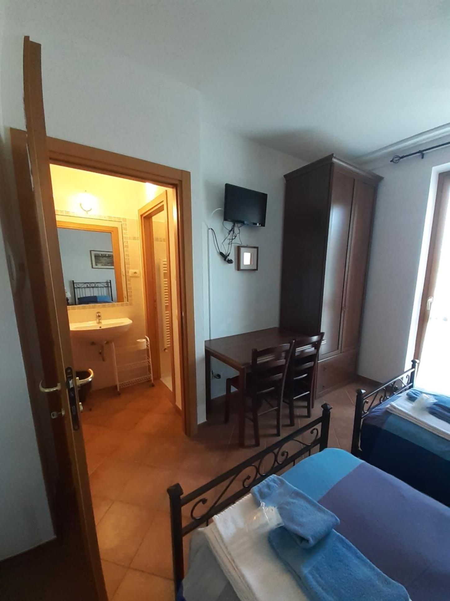 Double or Twin Room with Extra Bed - Photo 3