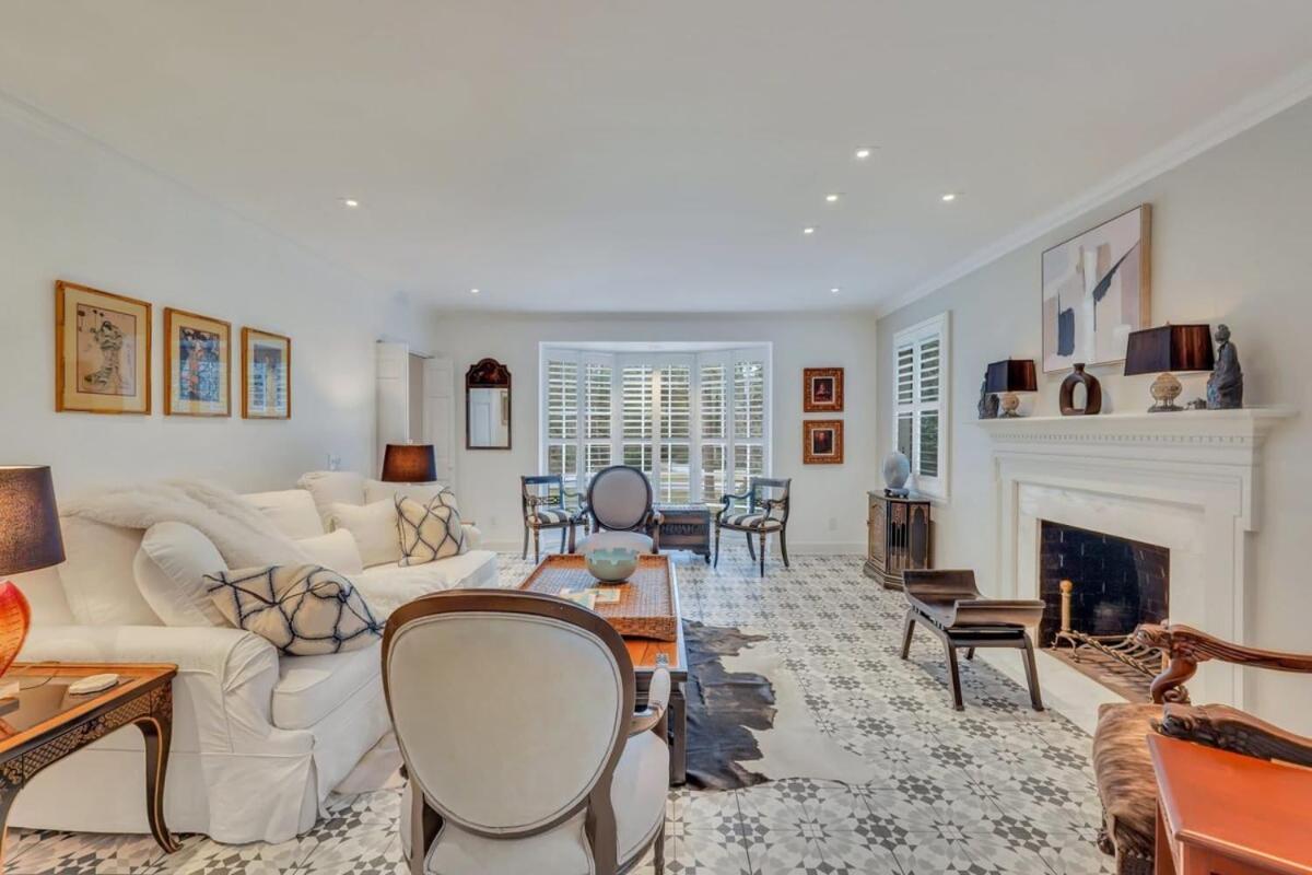 Family Room photo 3