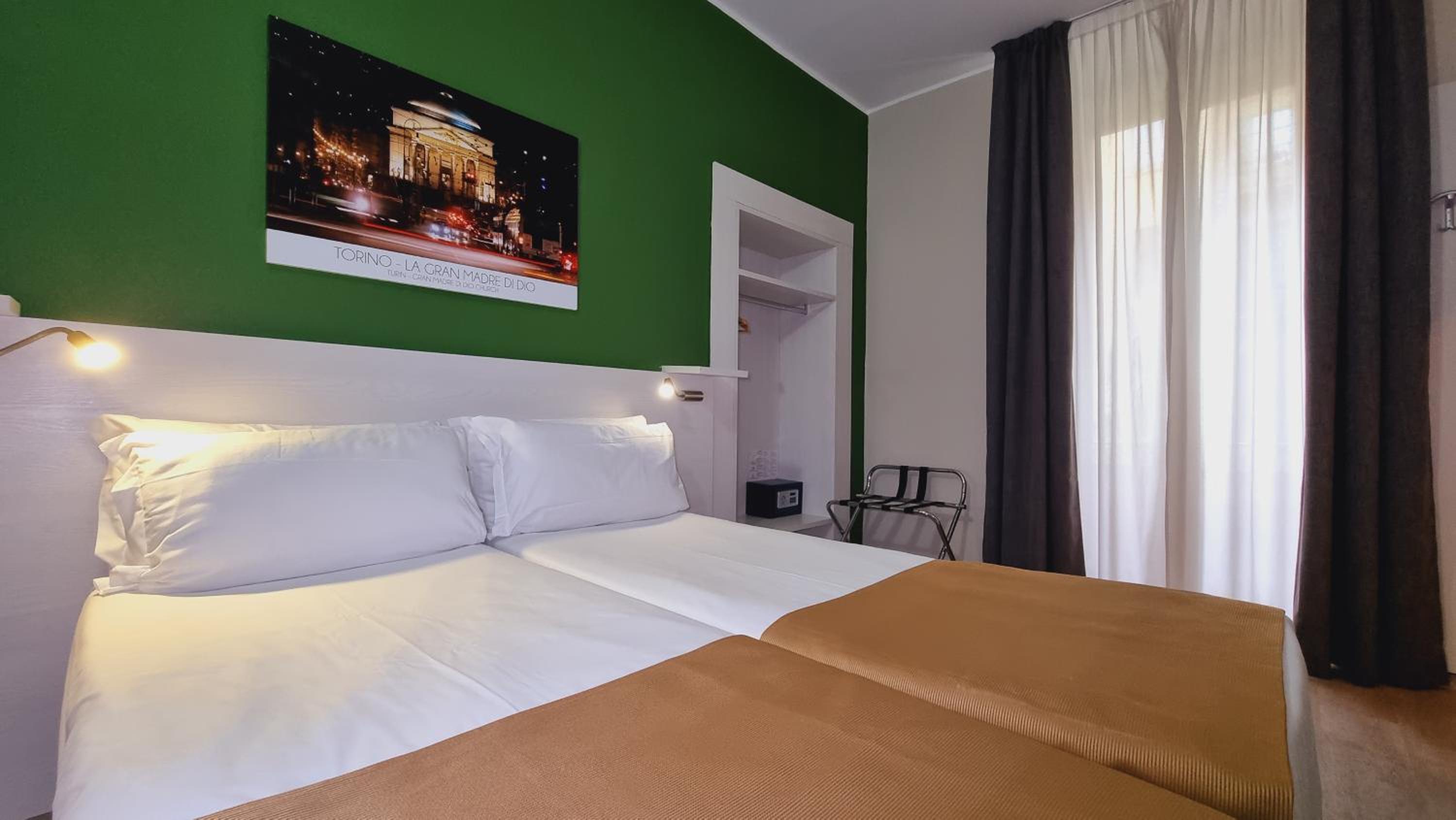Twin Room - Photo 2
