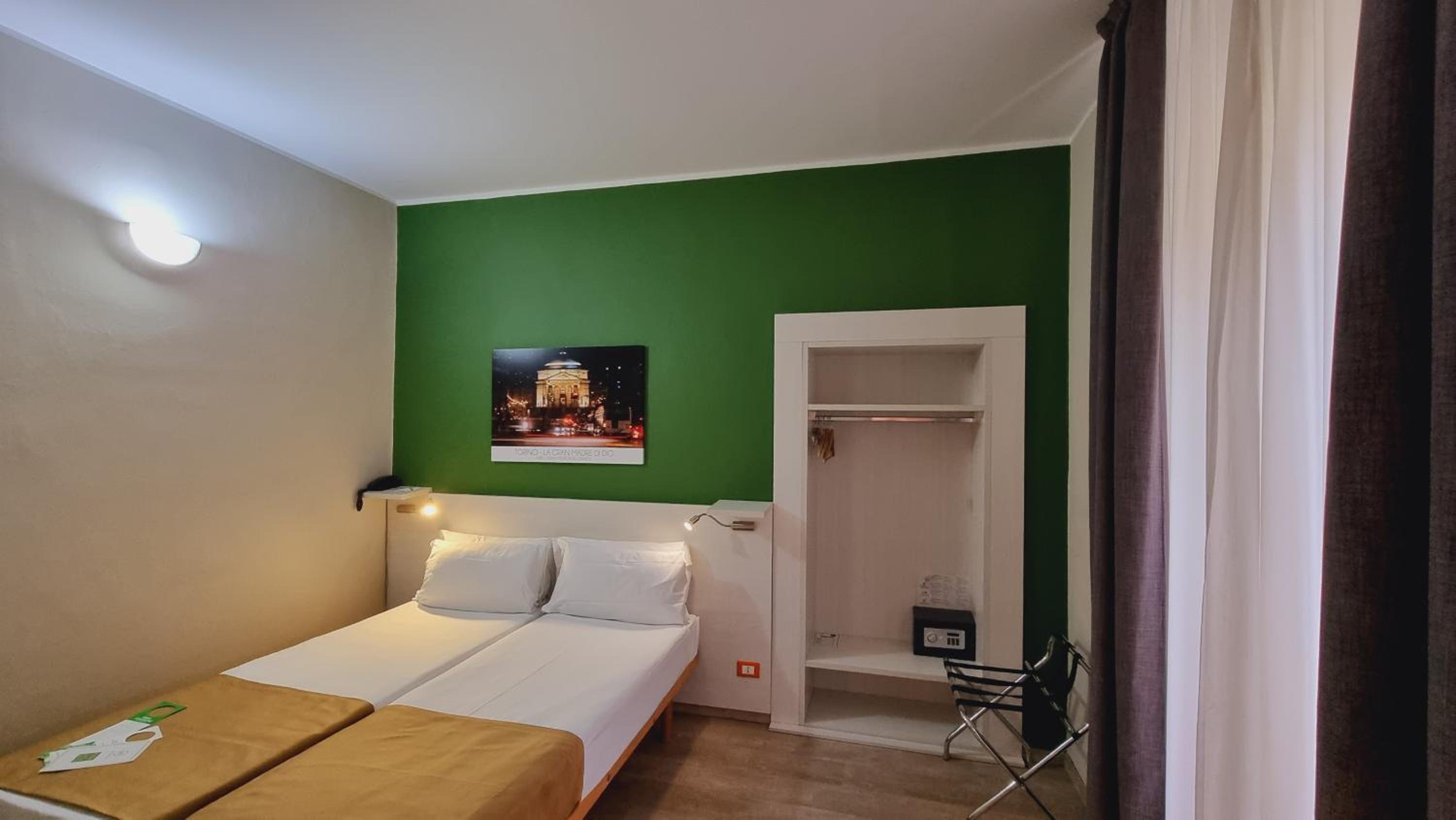 Twin Room - Photo 1