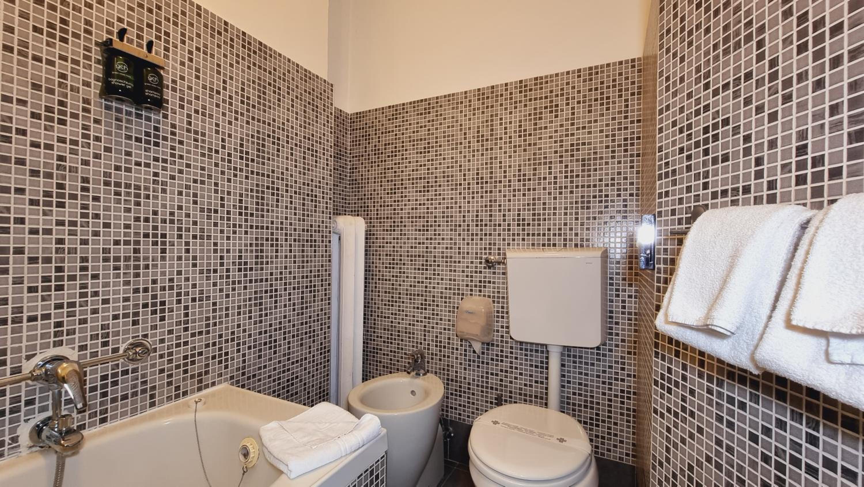 Twin Room - Photo 6