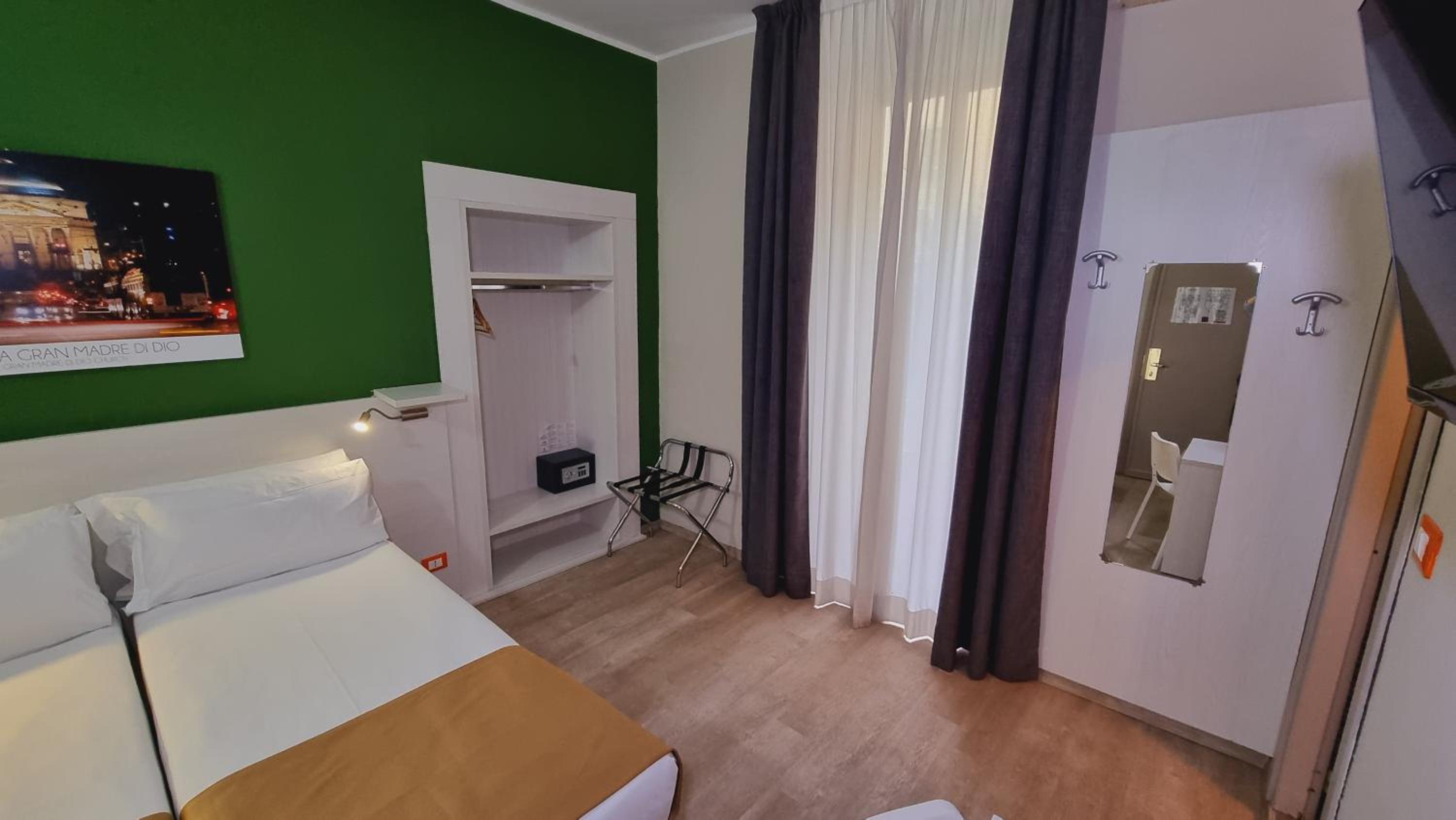 Twin Room - Photo 5