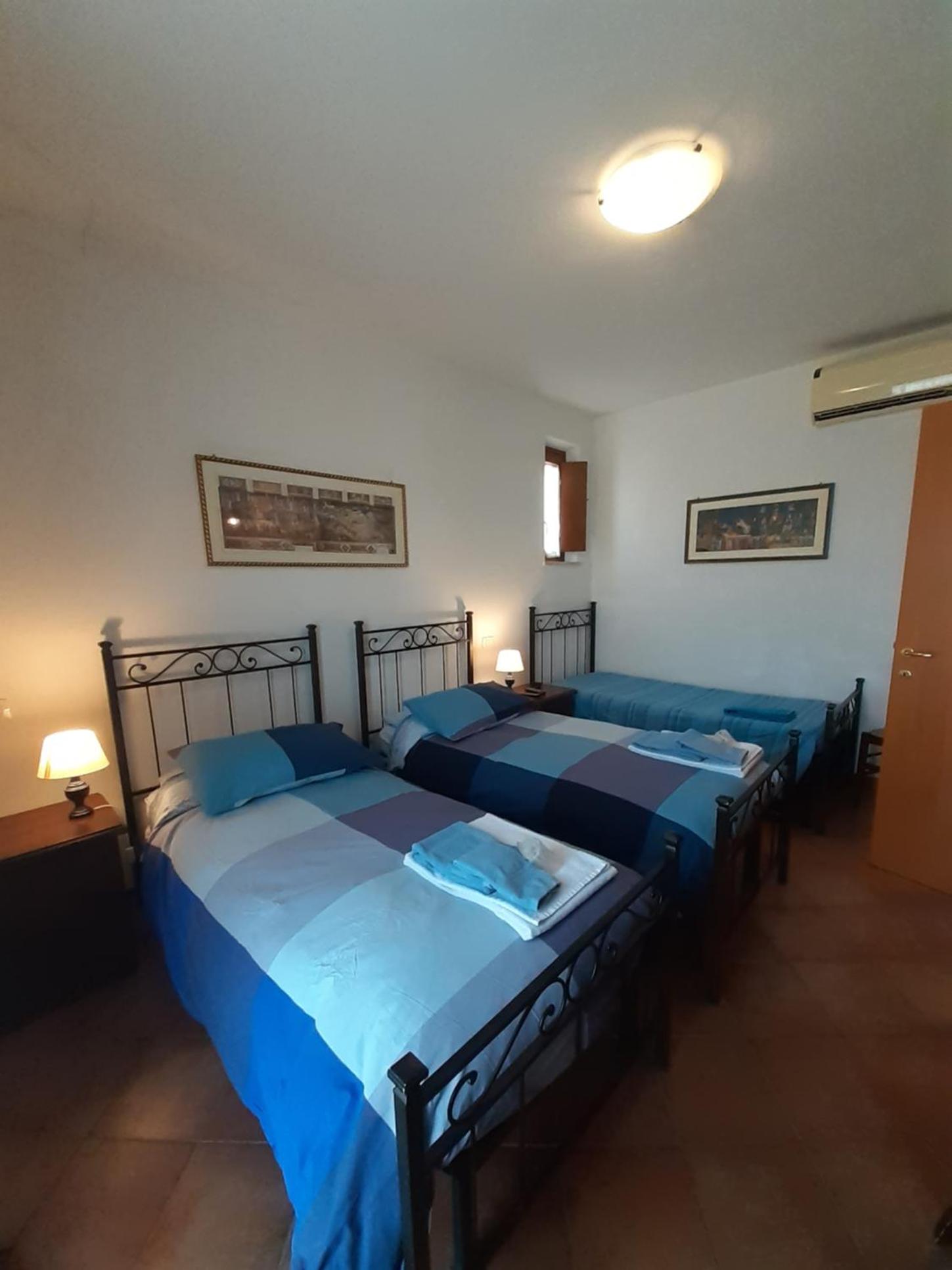Double or Twin Room with Extra Bed - Photo 12