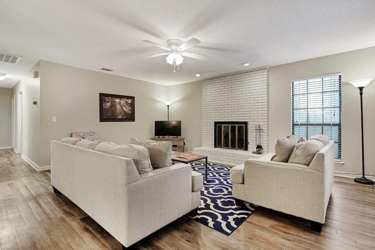 Family Room photo 1