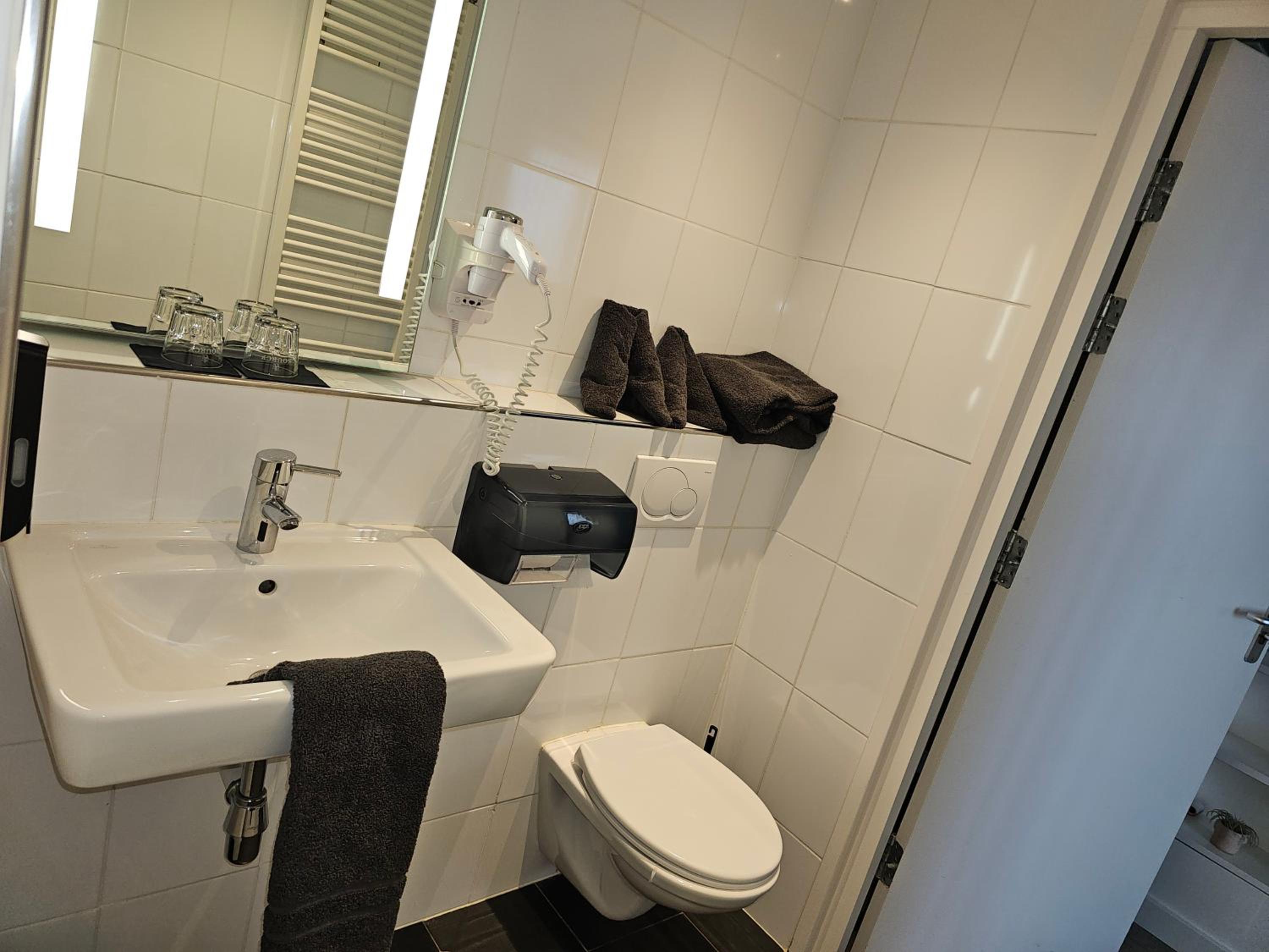 Deluxe Twin Room with Sea View with Balcony or Loggia  - Photo 11