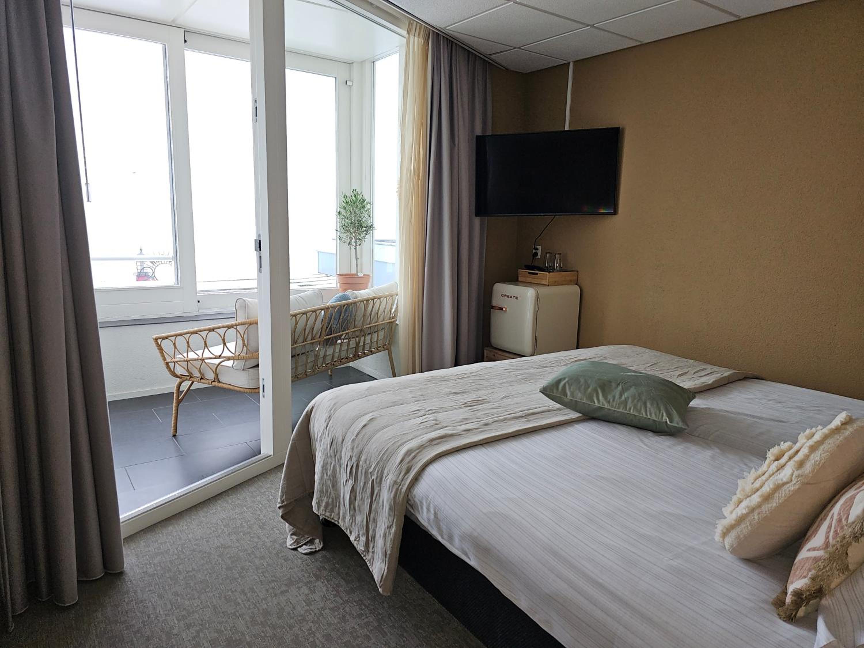 Deluxe Twin Room with Sea View with Balcony or Loggia  - Photo 1