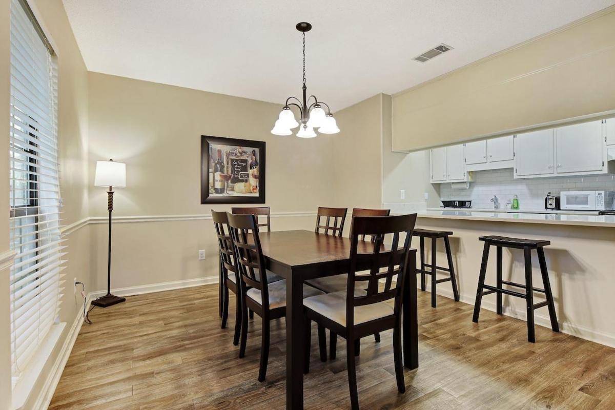 Family Room photo 3