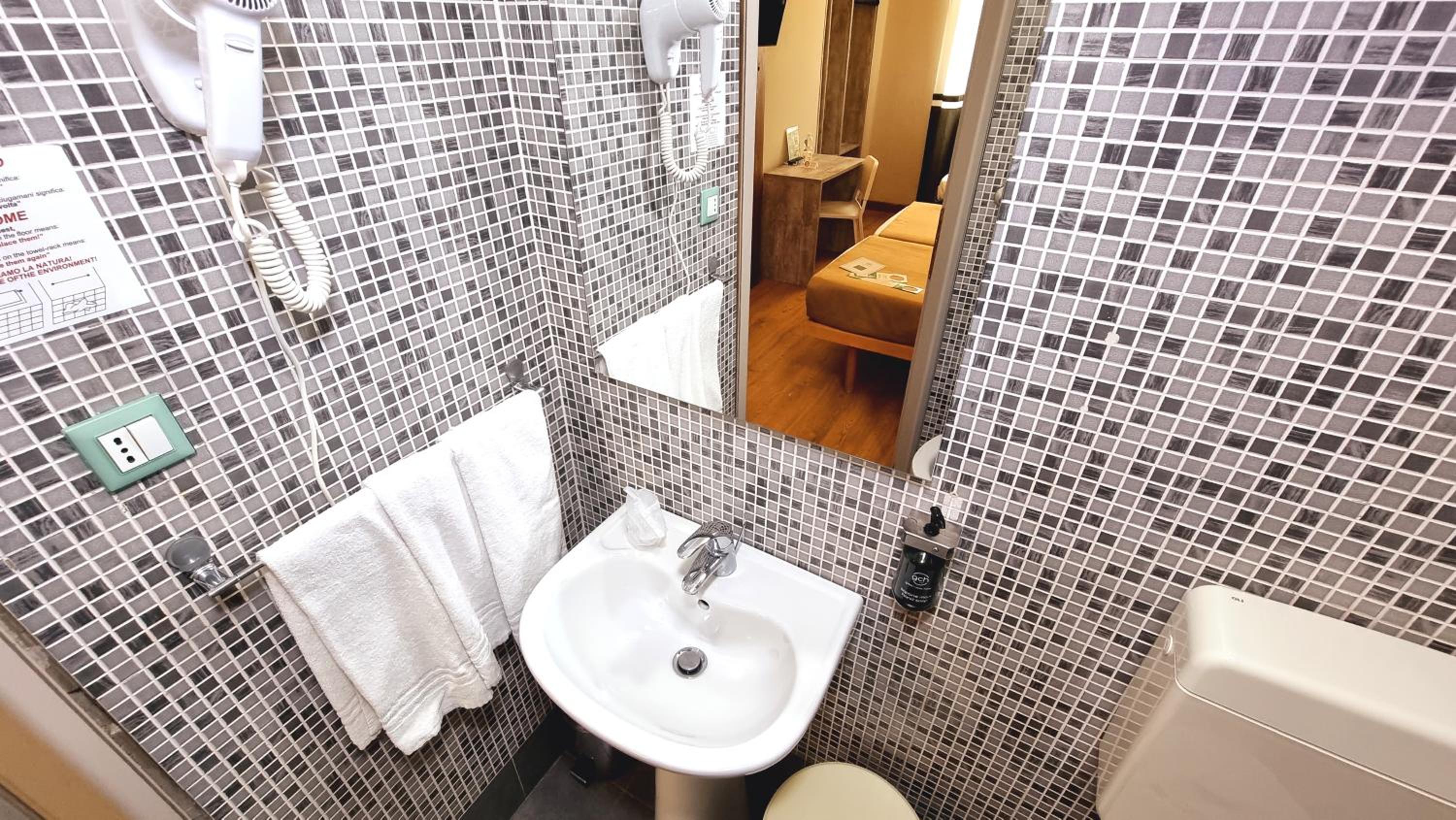 Triple Room - Photo 7