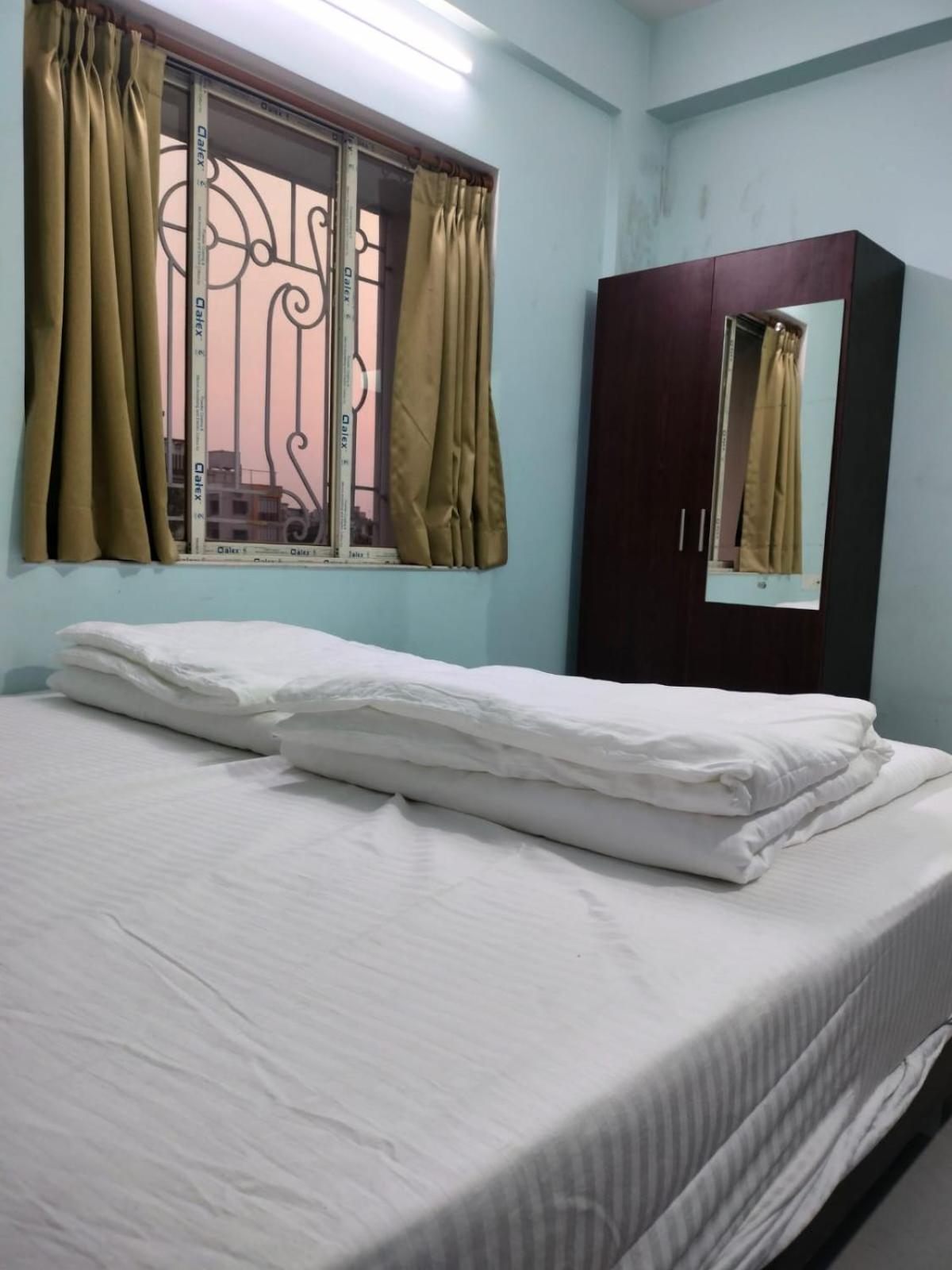 Deluxe Double Room (2 Adults + 1 Child)