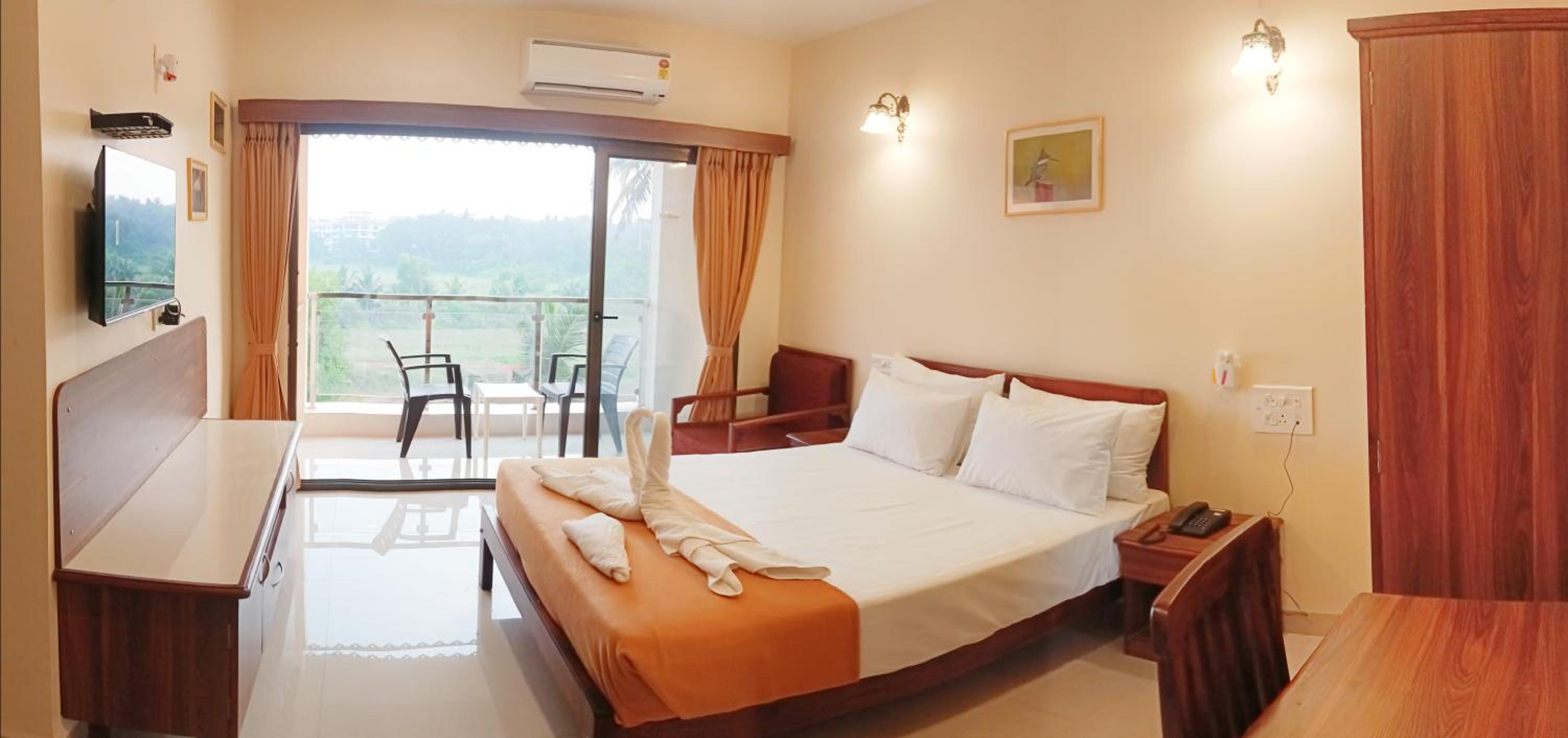 Deluxe Room with Meadow View - Photo 1