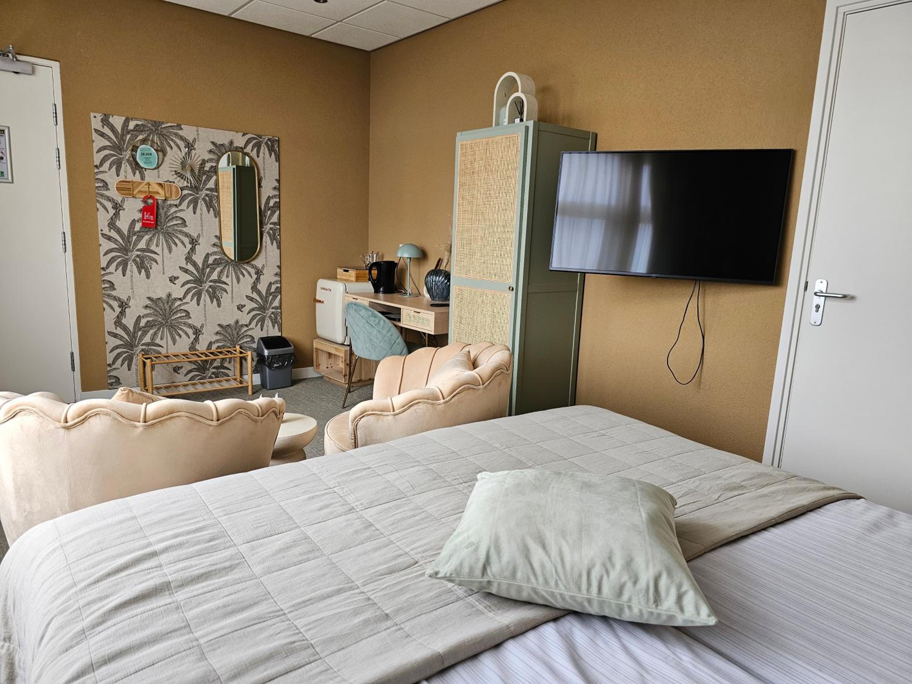 Deluxe Twin Room at The City Side with Elevator Access - Photo 1