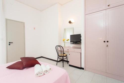 Standard Double or Twin Room photo 3