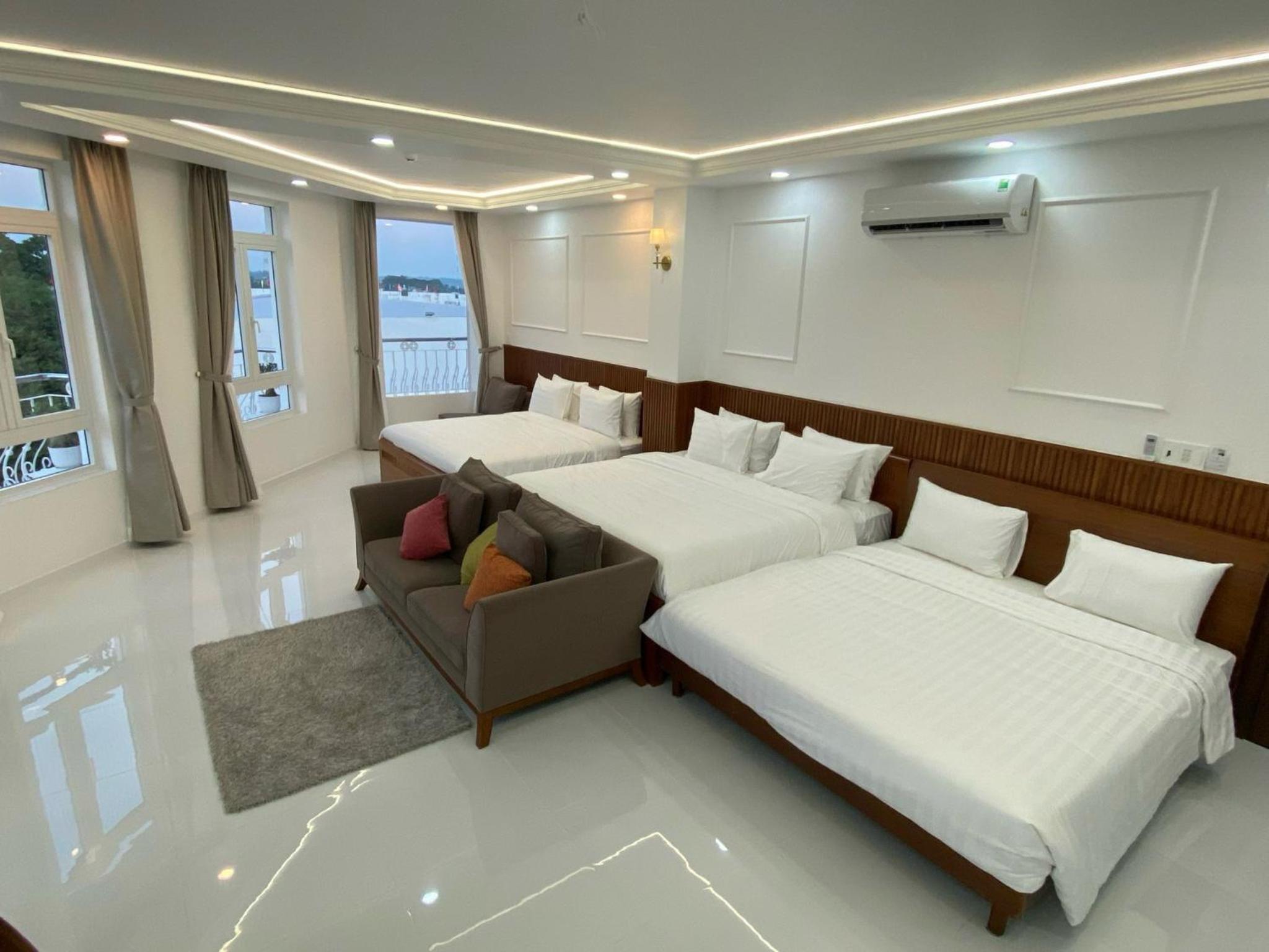 Deluxe Family Room