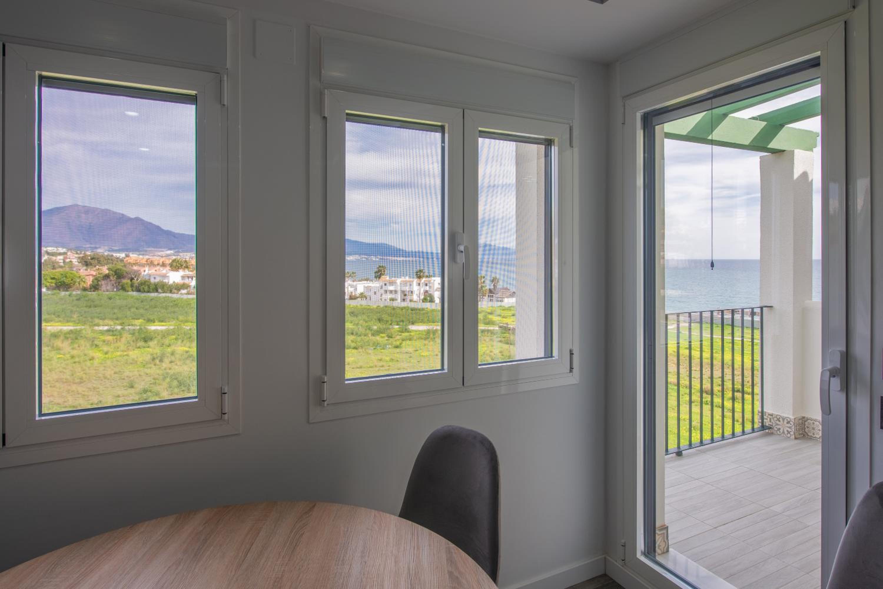 Two-Bedroom Deluxe Apartment with Ocean View photo 3